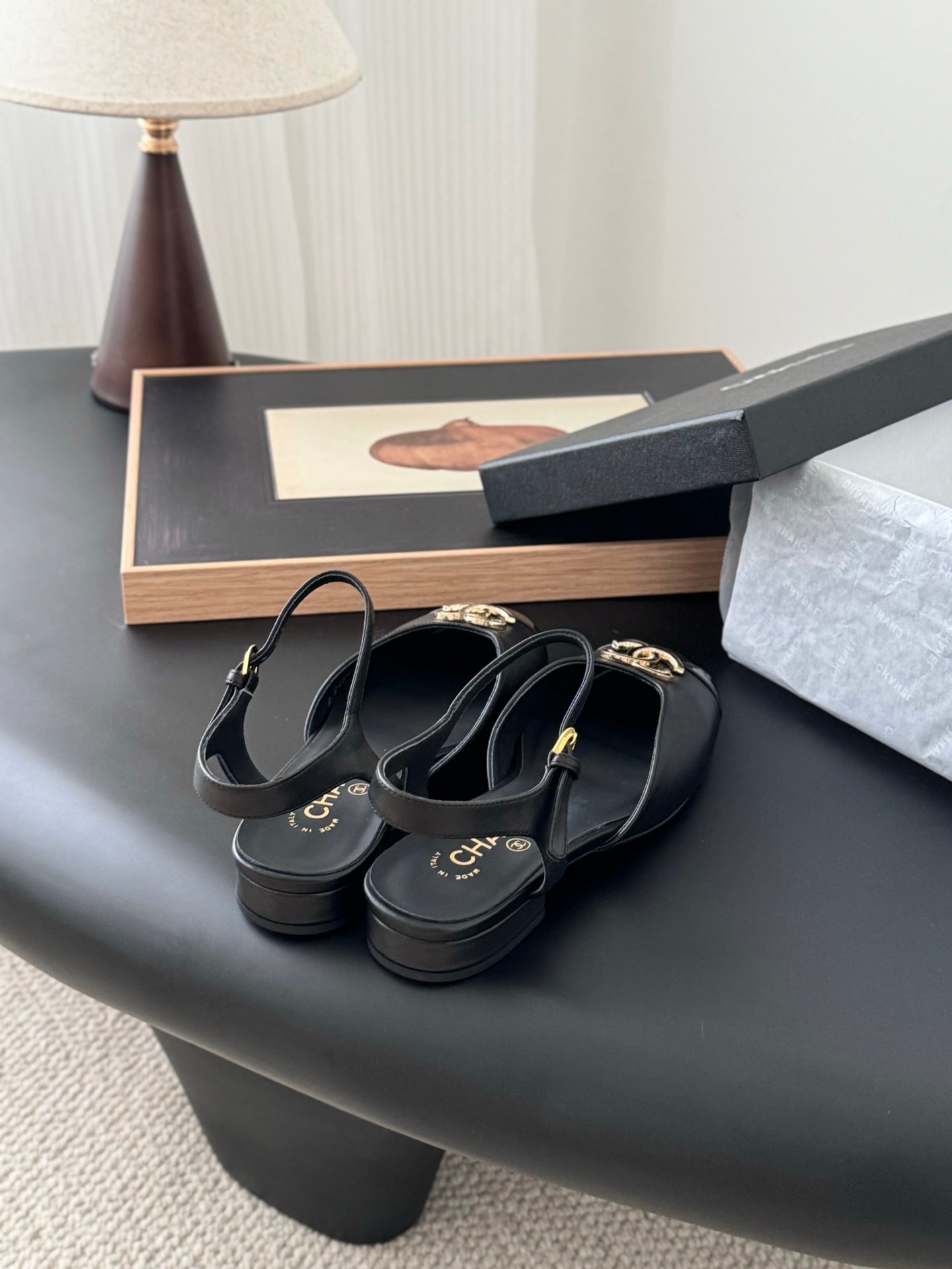 CHANEL Woman - Image 4