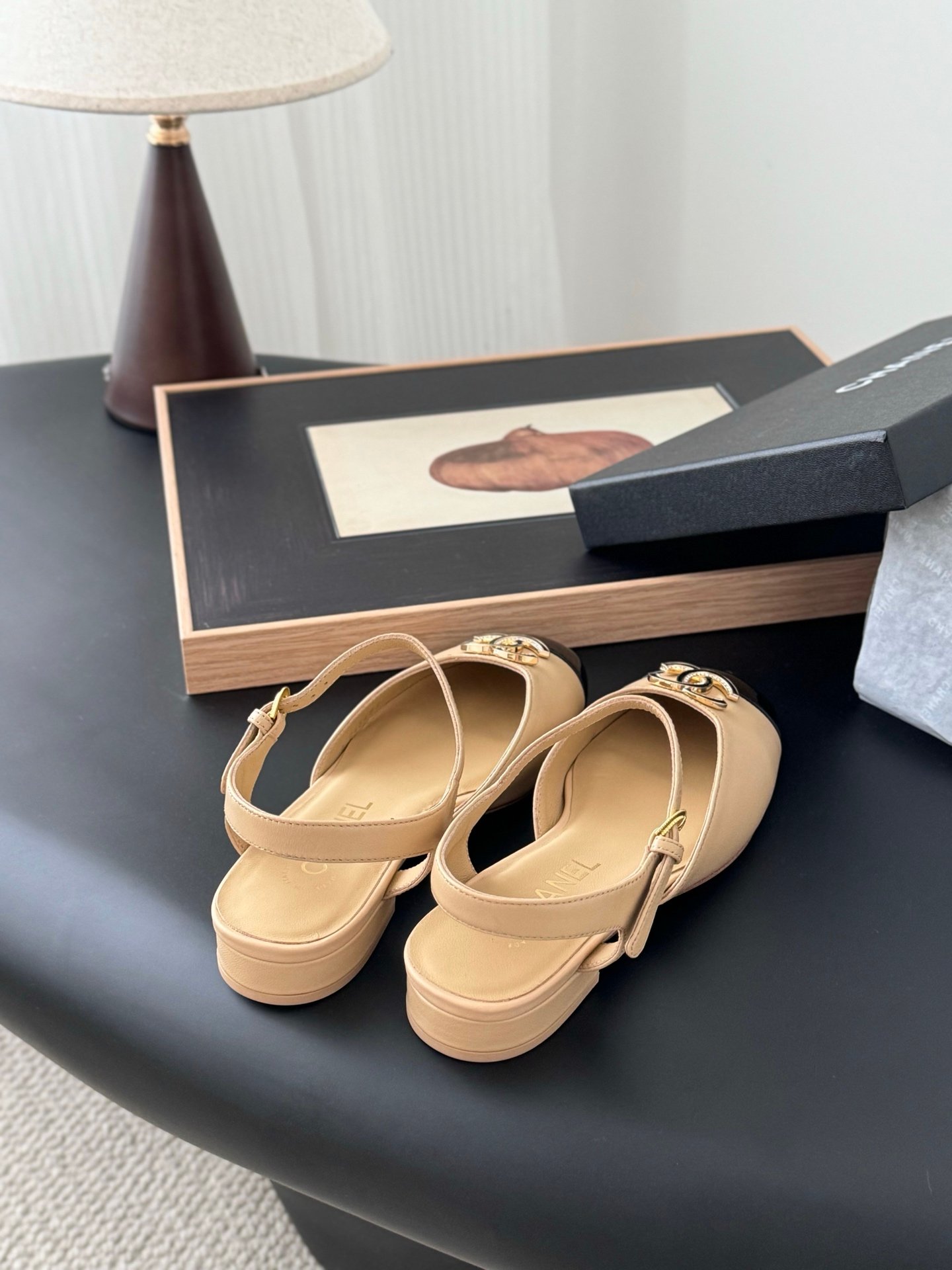 CHANEL Woman - Image 4