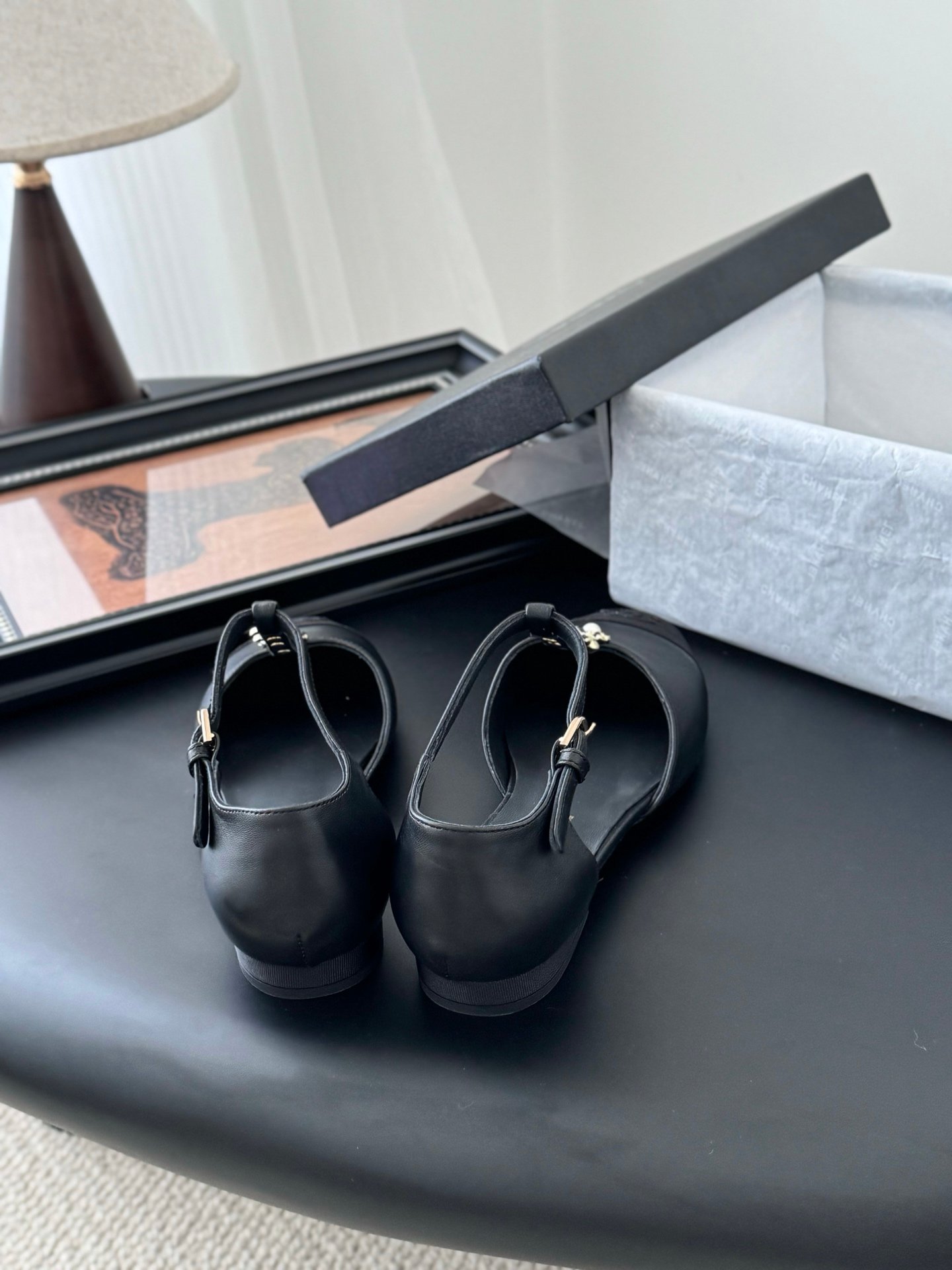 CHANEL Woman - Image 4