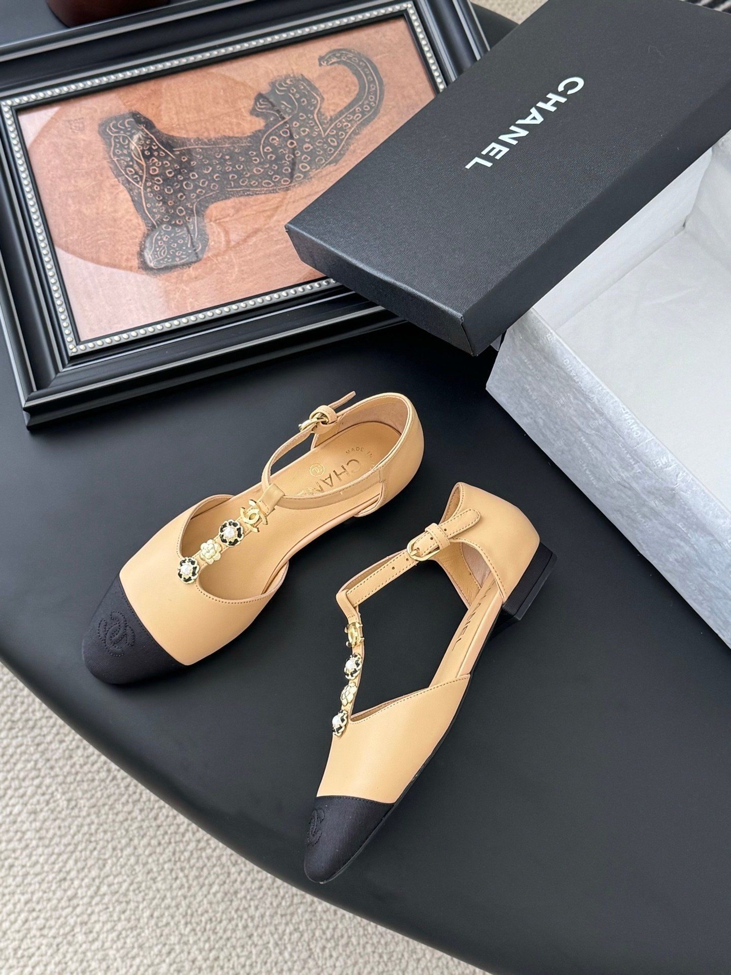 CHANEL Woman - Image 4