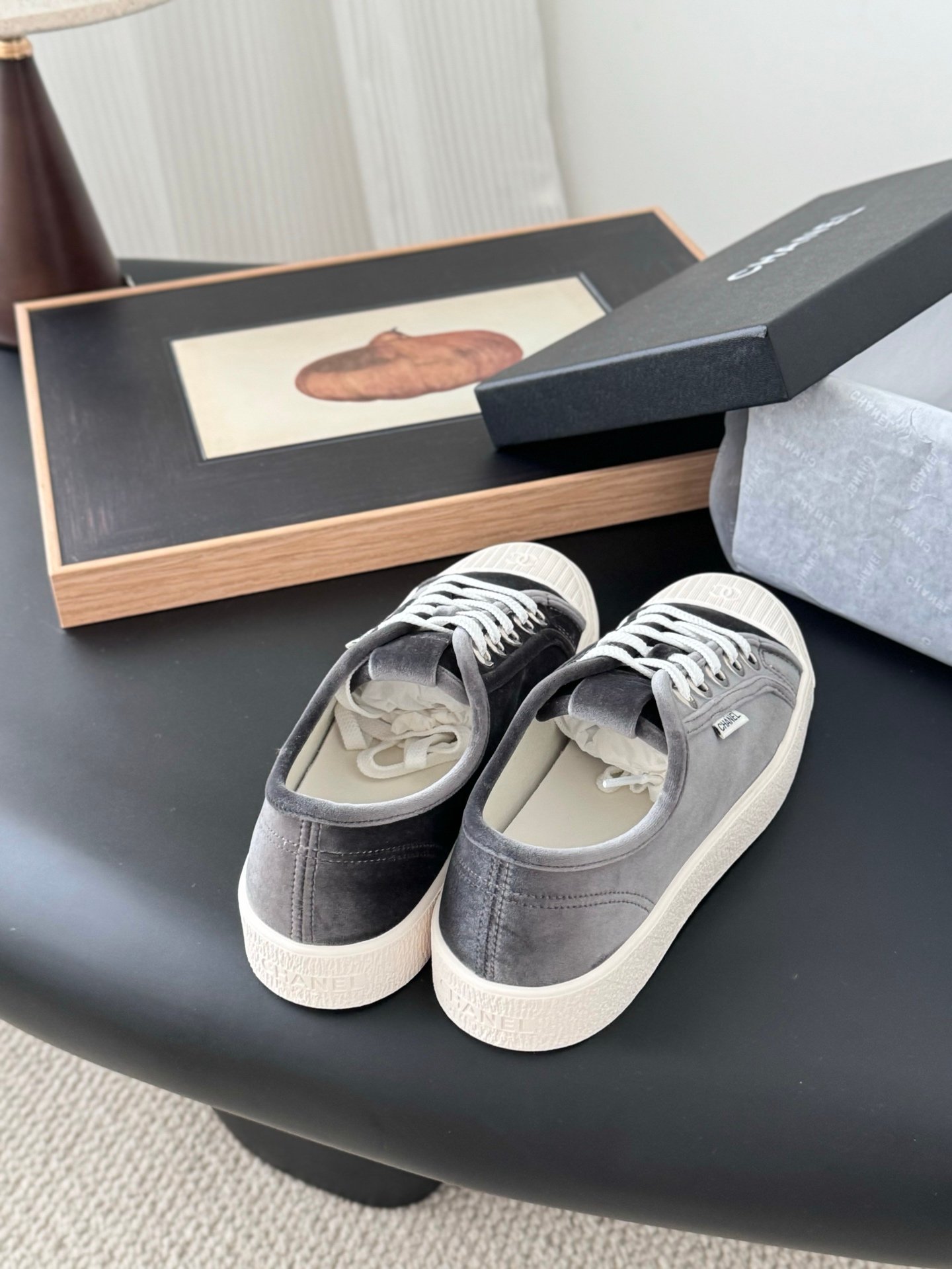 CHANEL Woman - Image 4