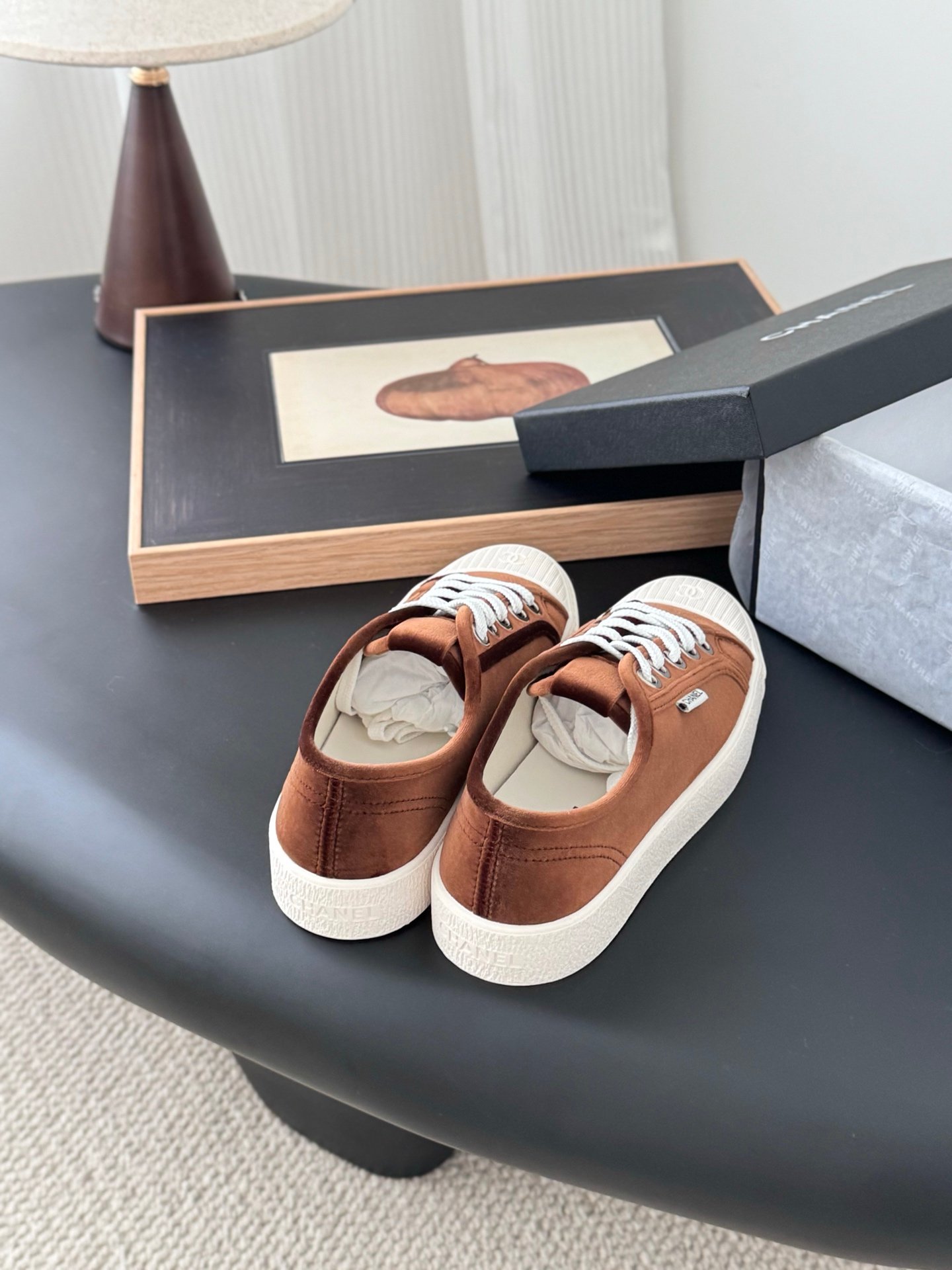 CHANEL Woman - Image 4