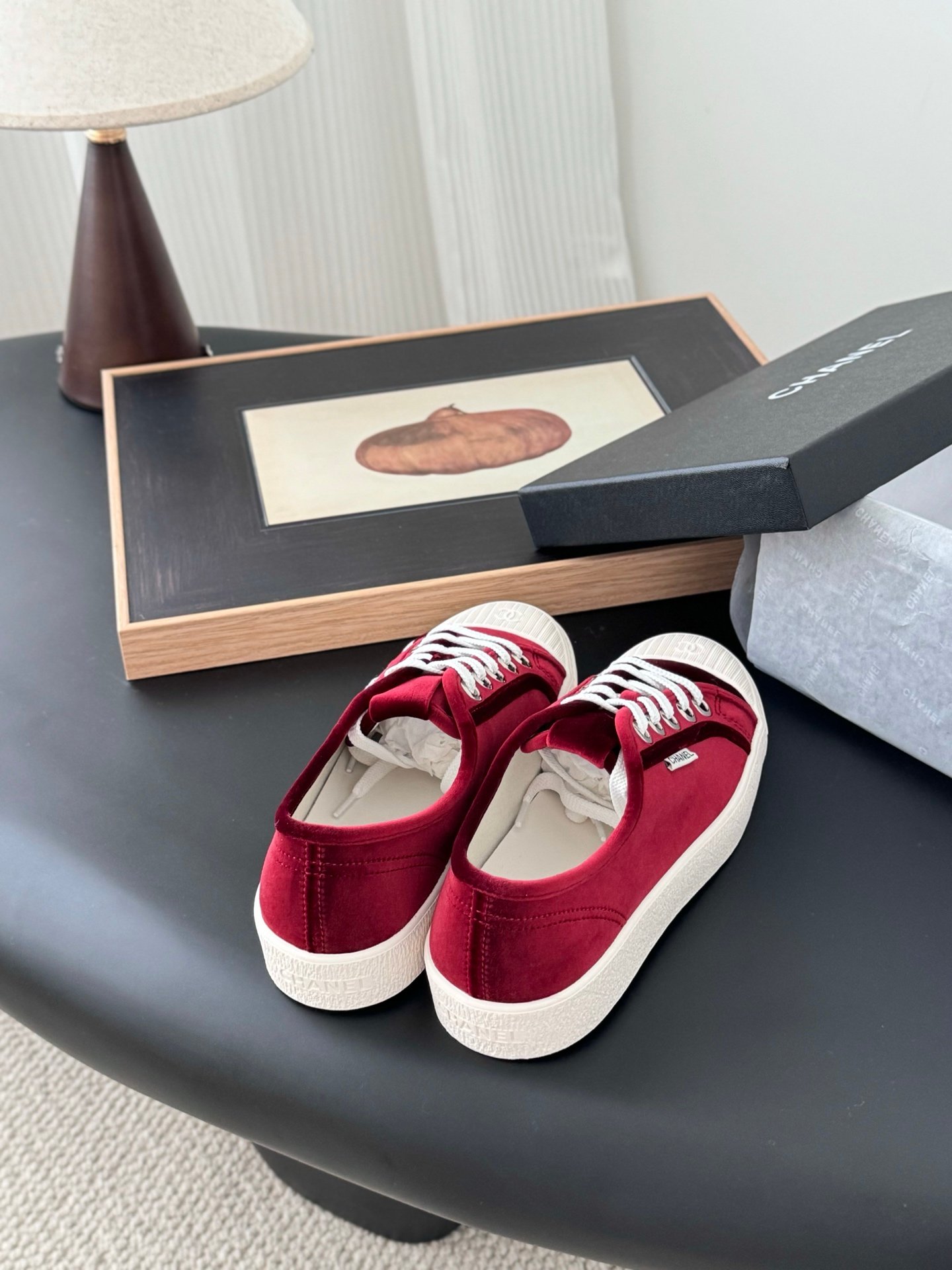 CHANEL Woman - Image 4