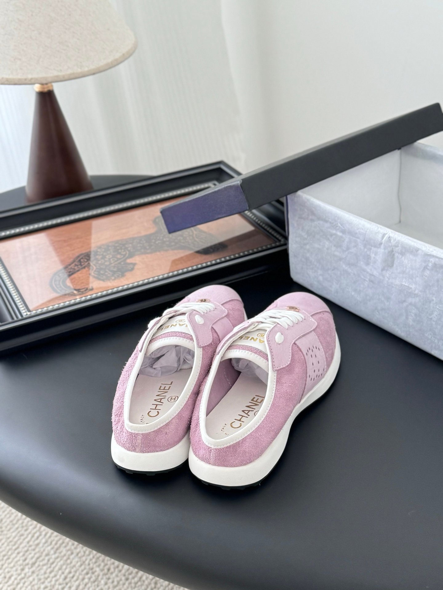 CHANEL Woman - Image 6