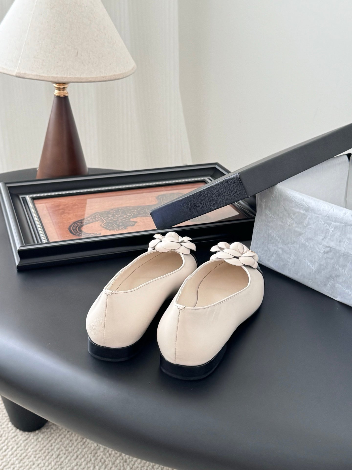 CHANEL Woman - Image 6