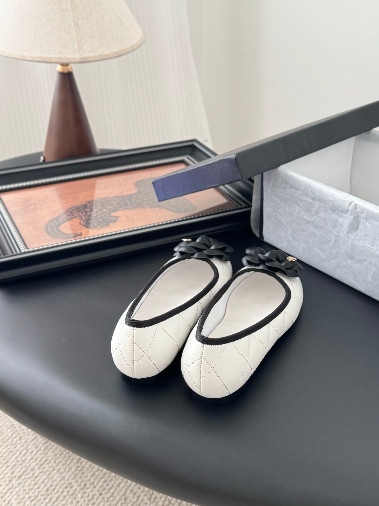 CHANEL Woman - Image 4