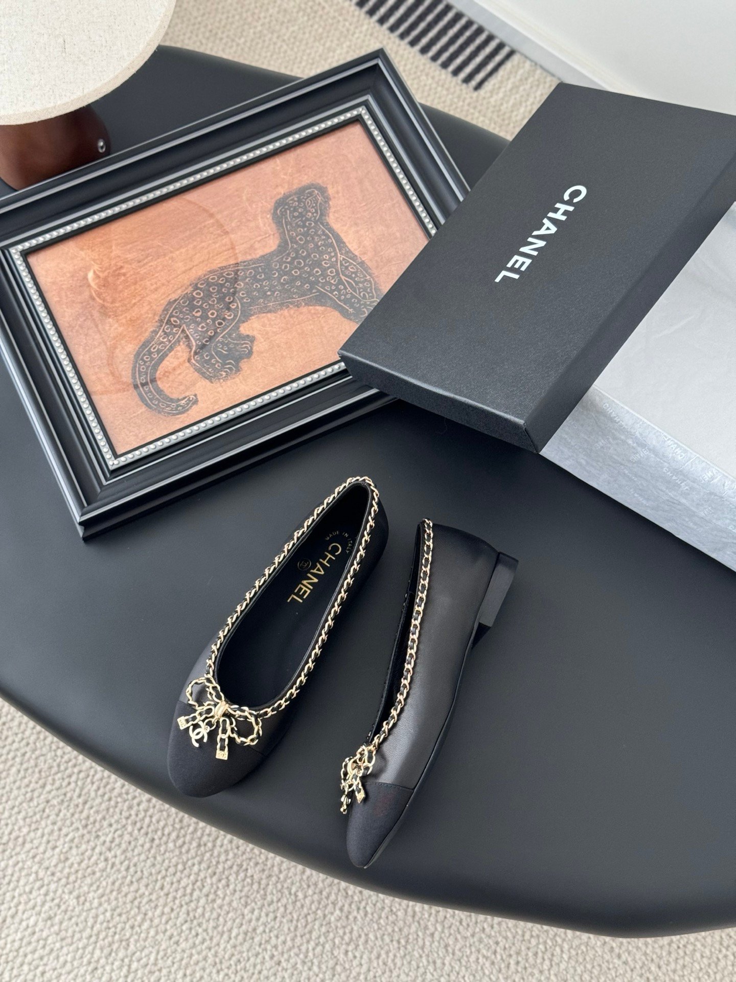 CHANEL Woman - Image 4
