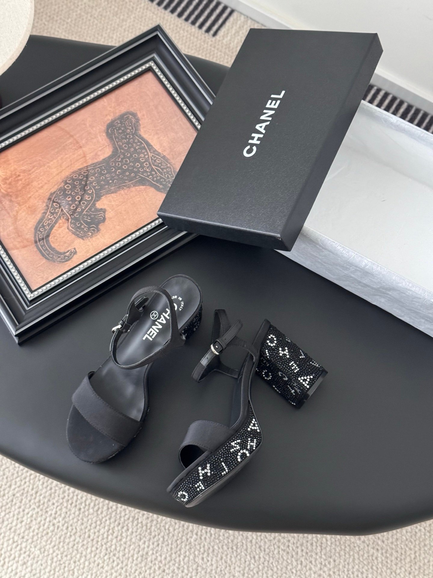 CHANEL Woman - Image 4