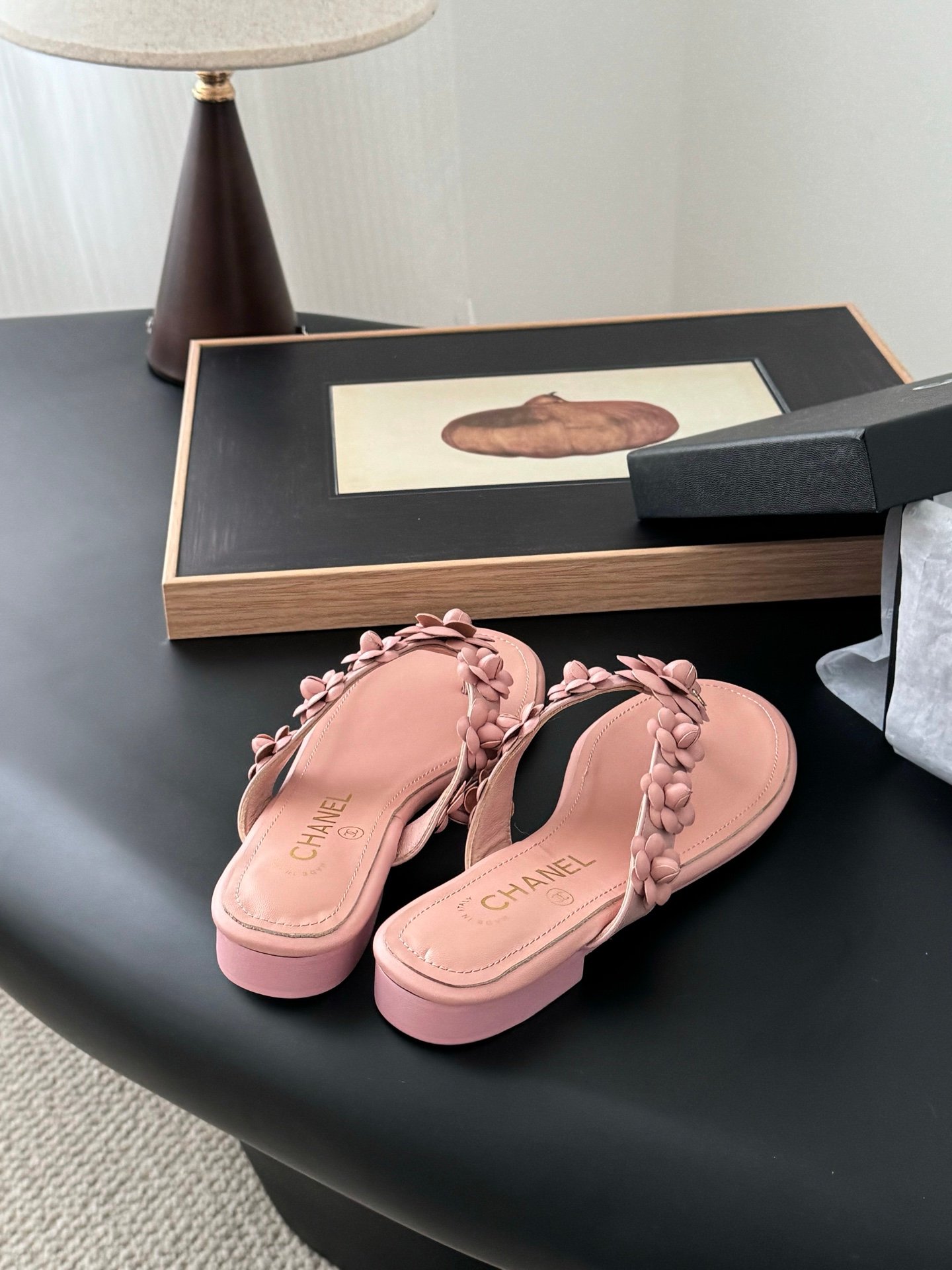 CHANEL Woman - Image 4