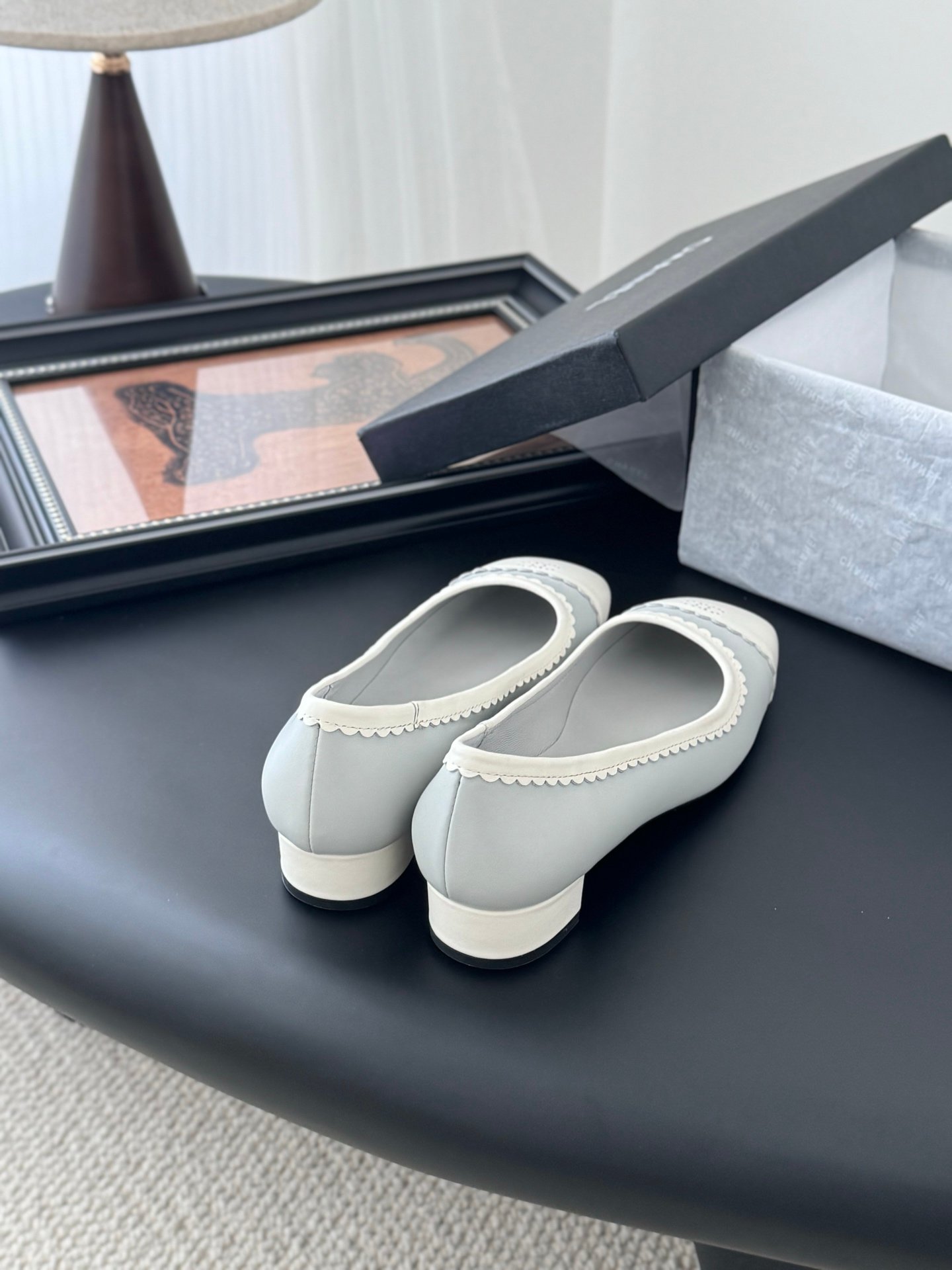 CHANEL Woman - Image 4