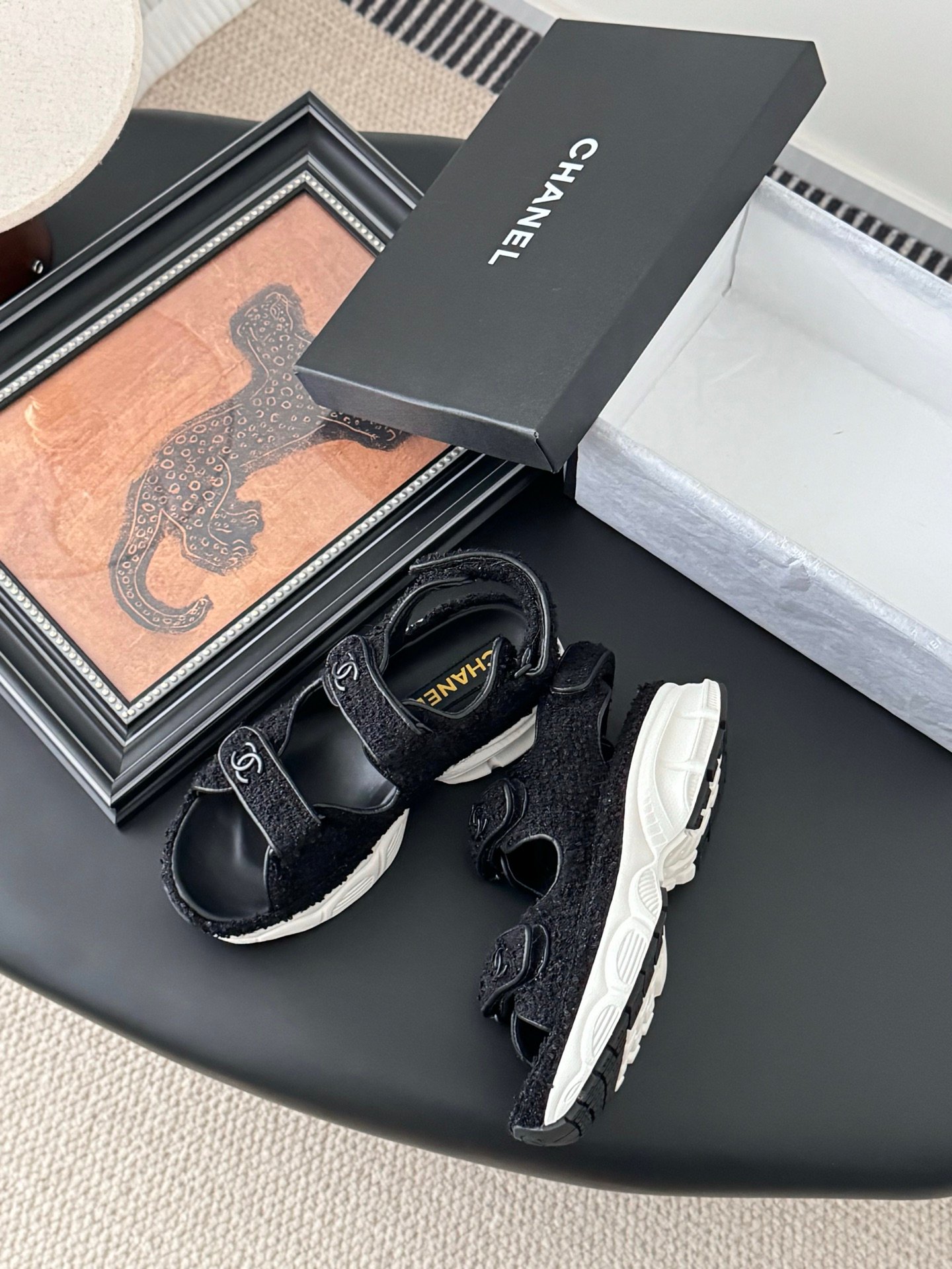 CHANEL Woman - Image 4