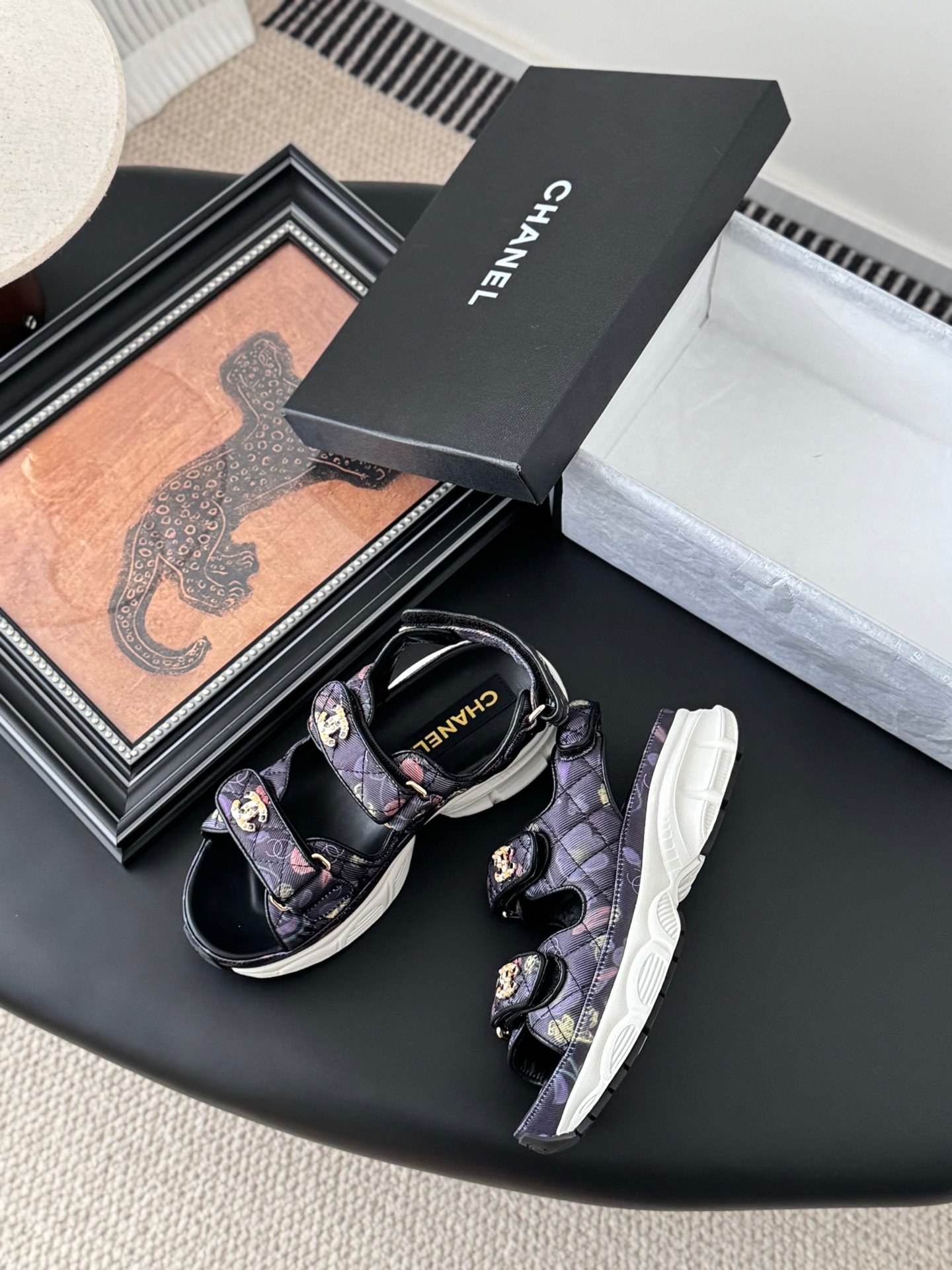 CHANEL Woman - Image 4