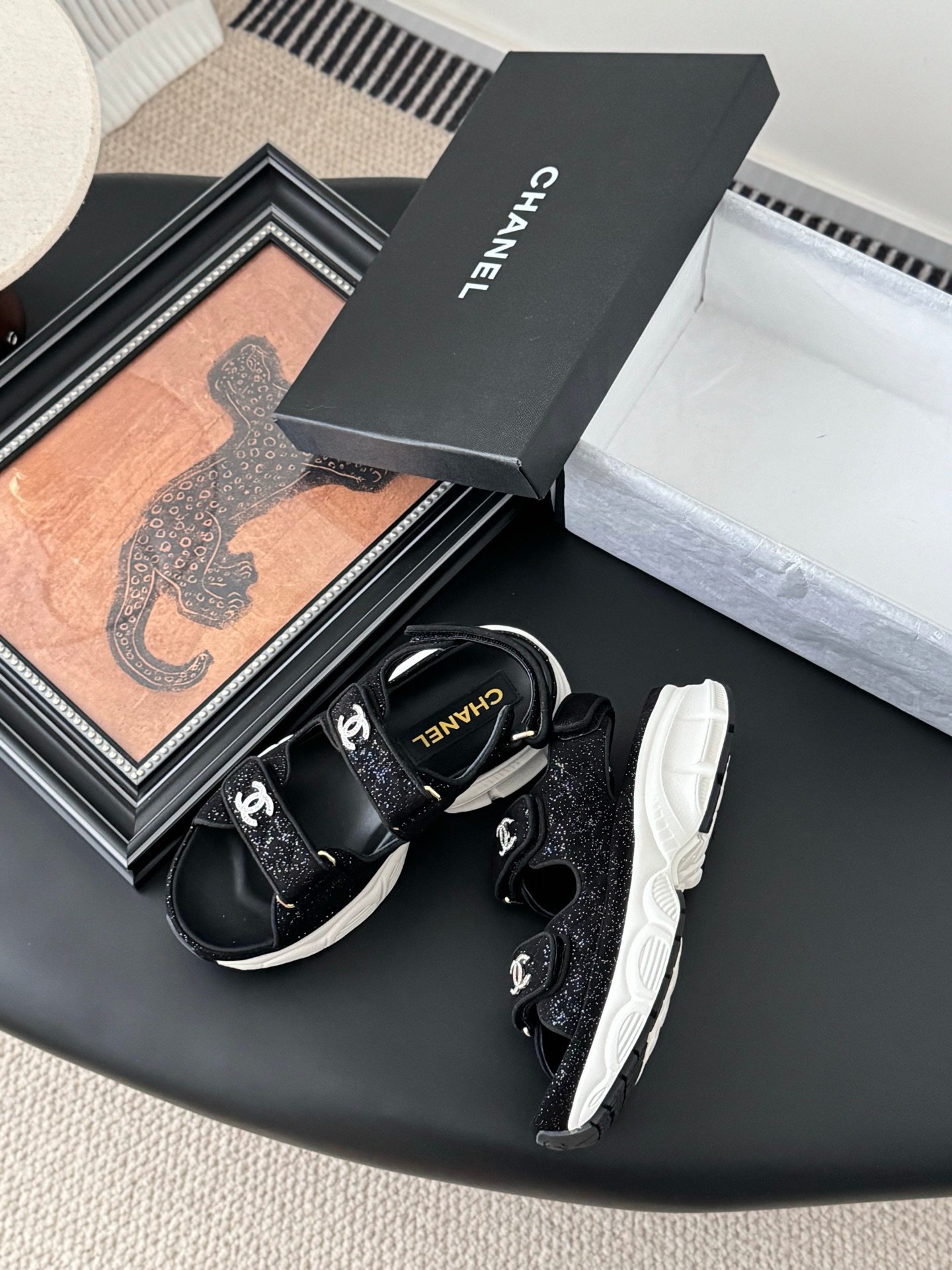 CHANEL Woman - Image 4