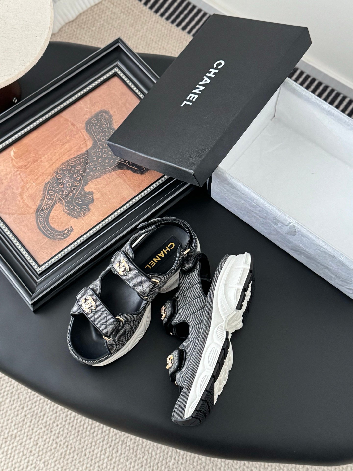 CHANEL Woman - Image 4