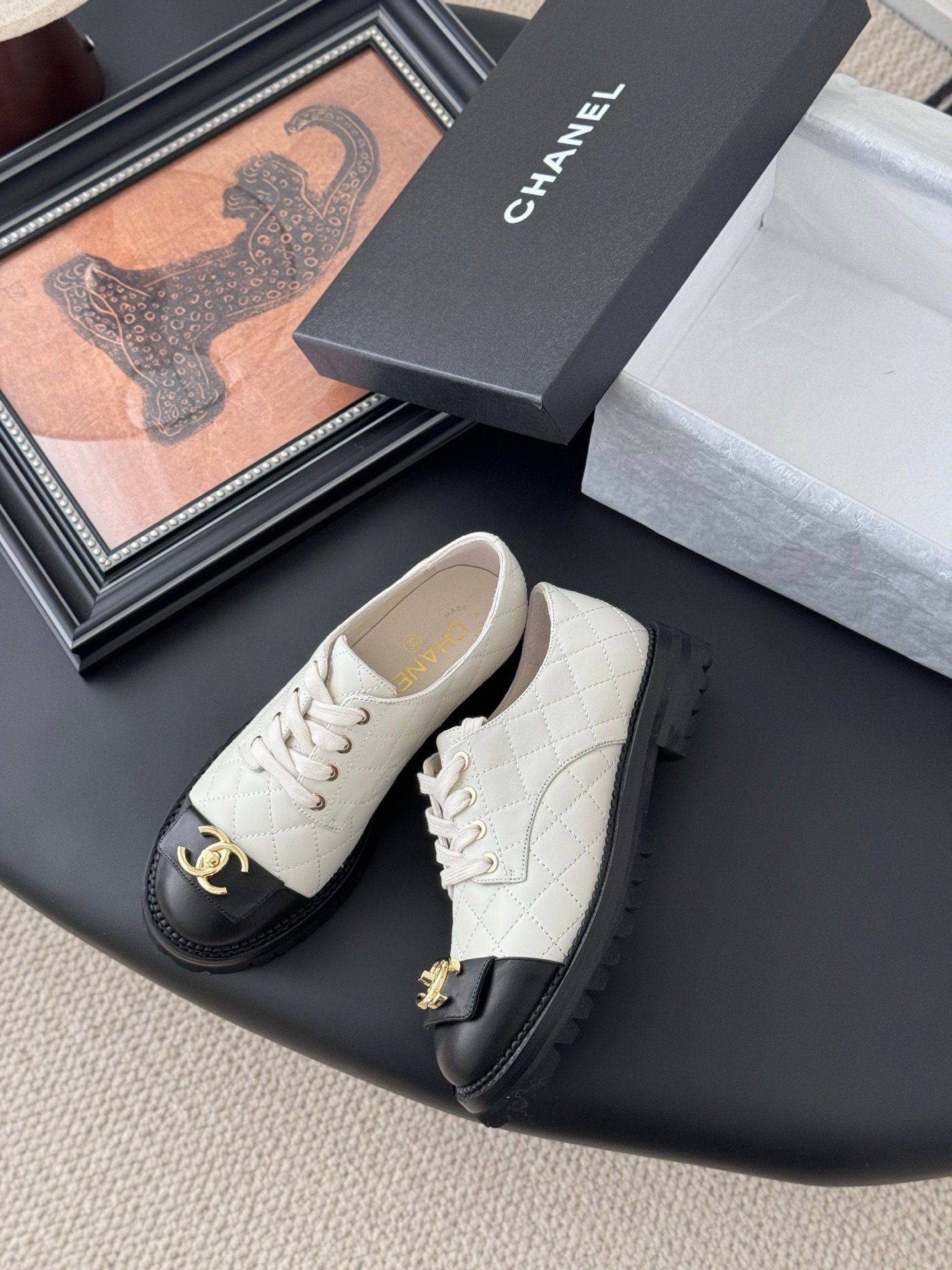 CHANEL Woman - Image 4