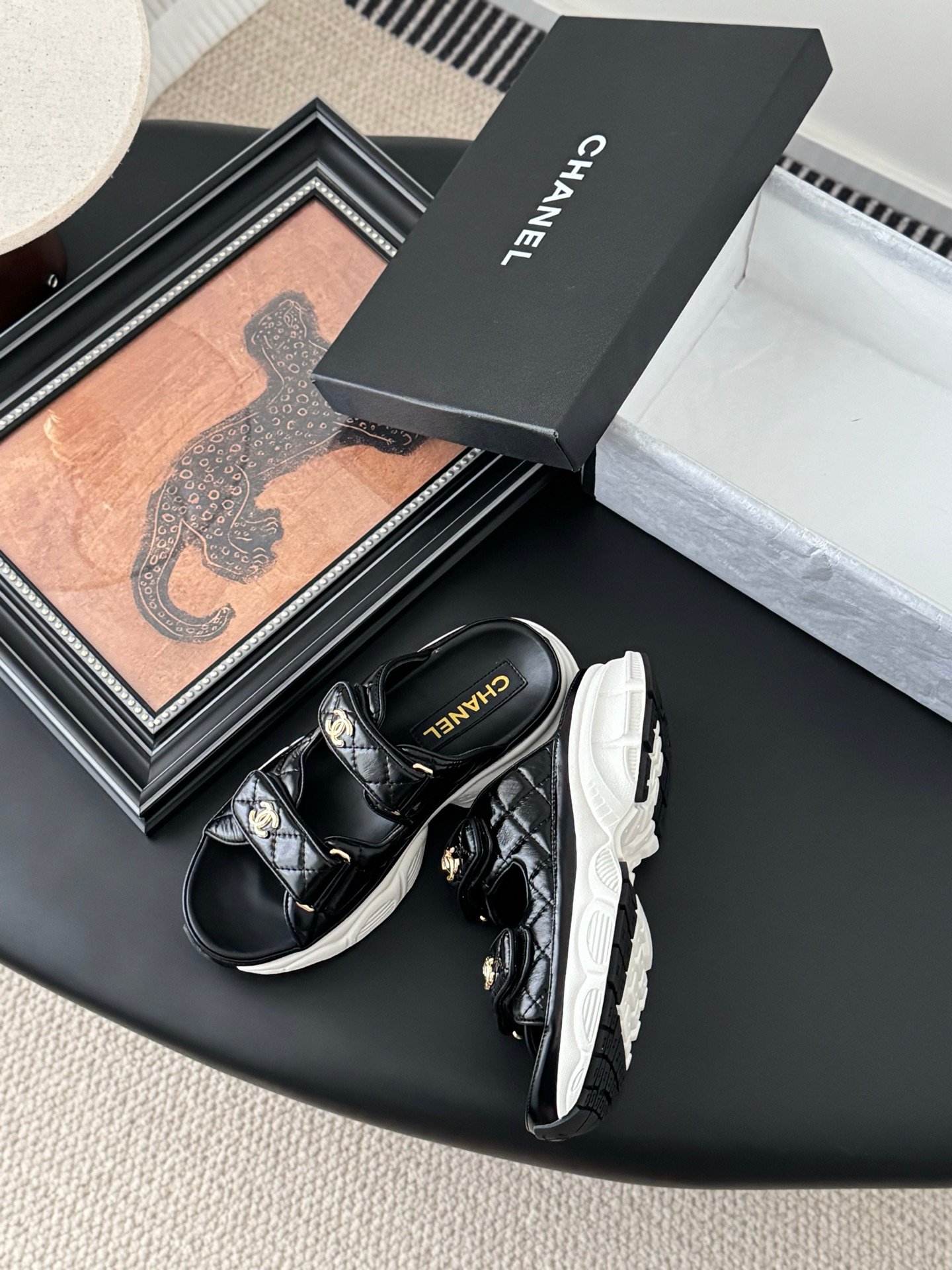 CHANEL Woman - Image 4