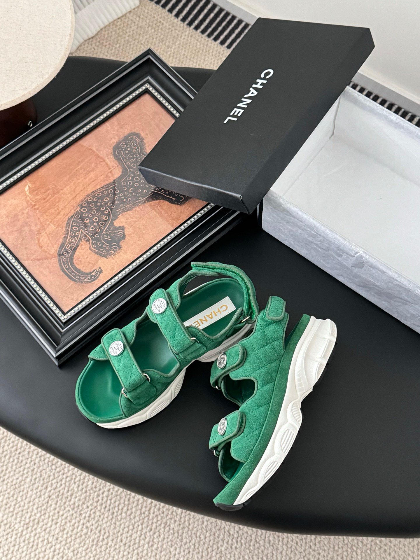 CHANEL Woman - Image 6