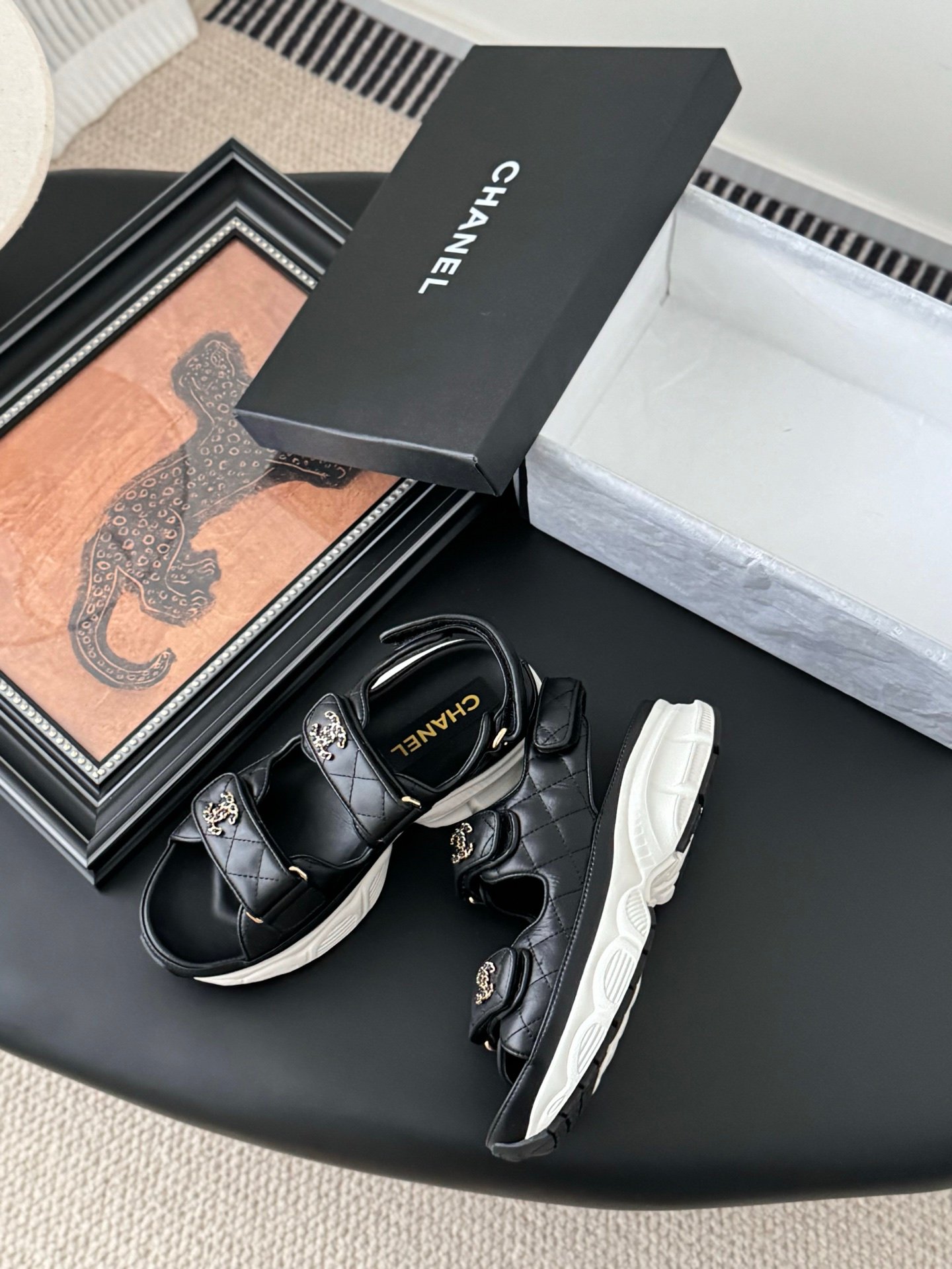 CHANEL Woman - Image 6