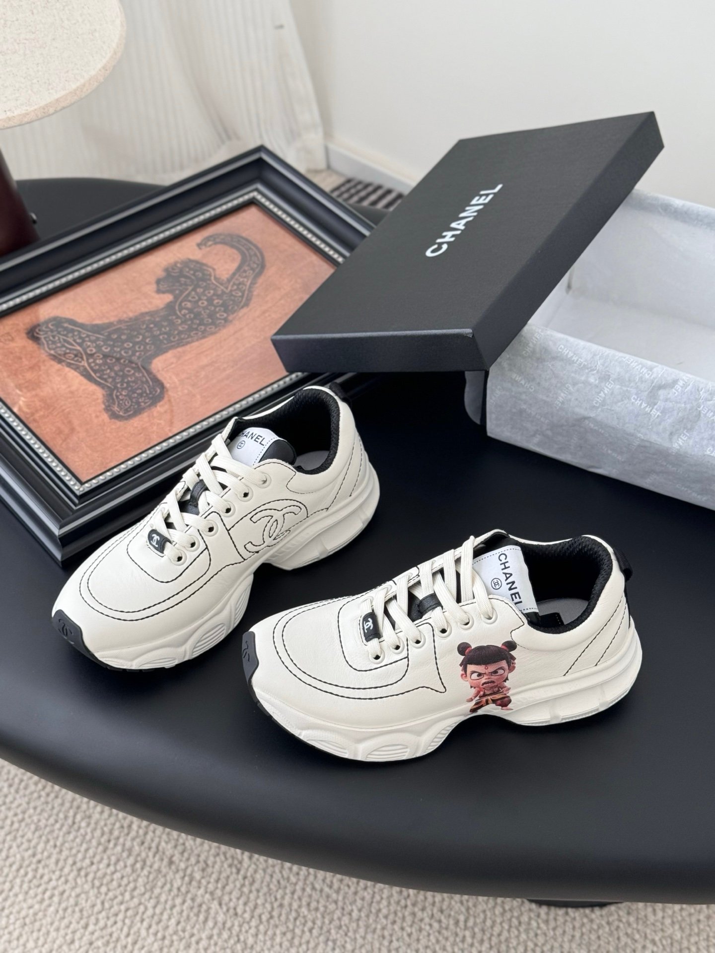 CHANEL Woman - Image 4