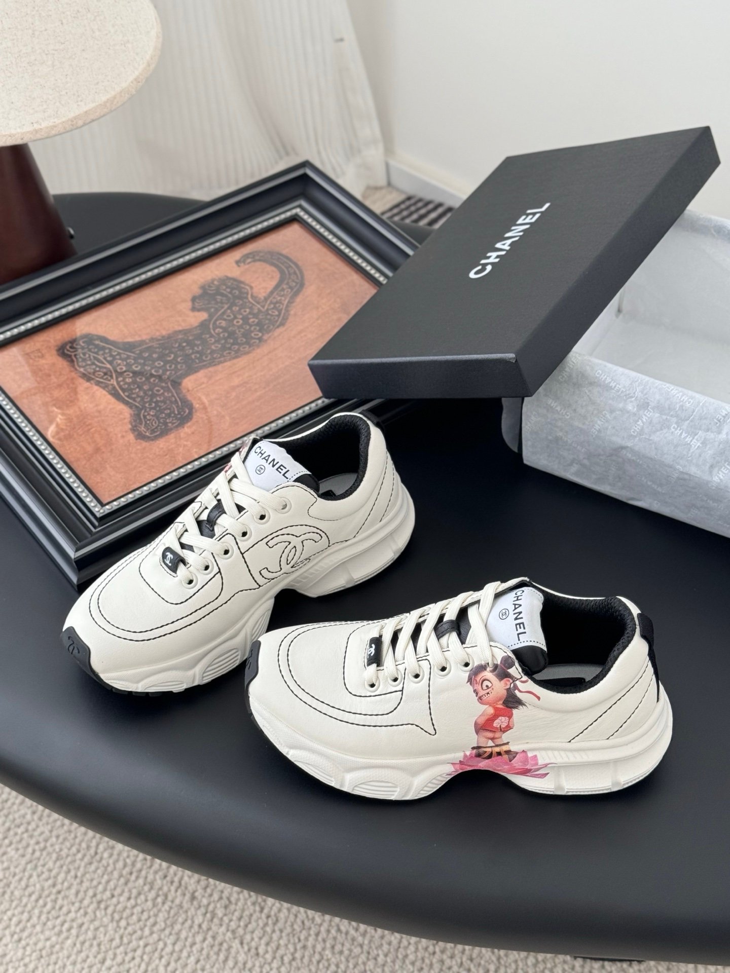 CHANEL Woman - Image 4