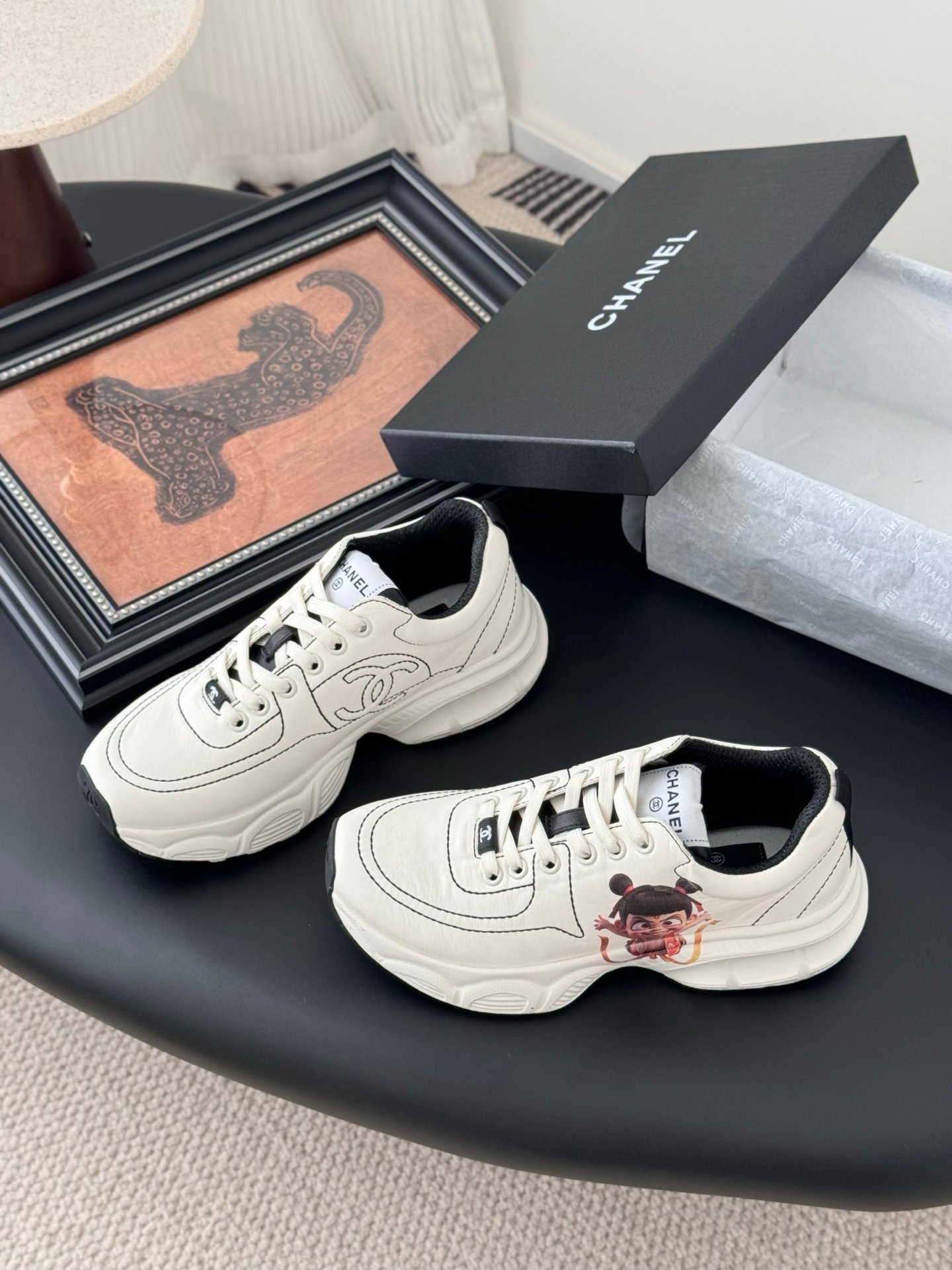 CHANEL Woman - Image 4