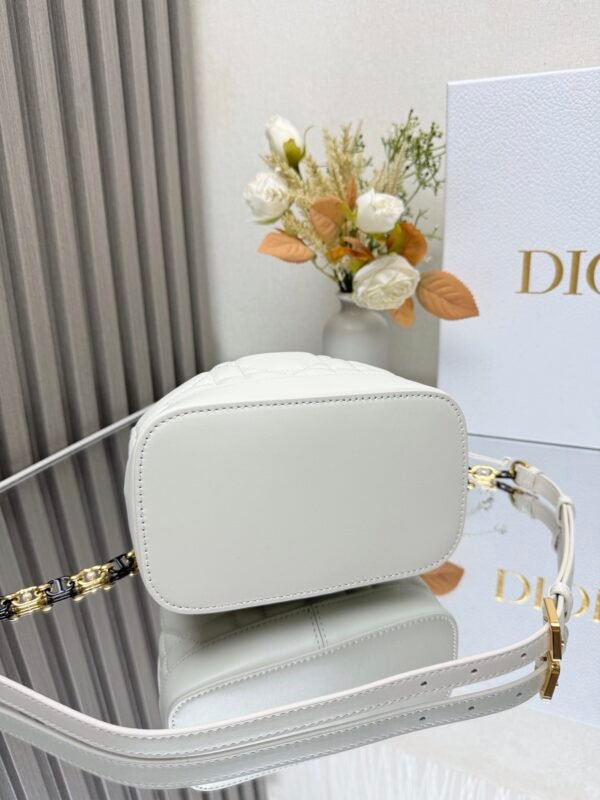 DIOR - Image 4