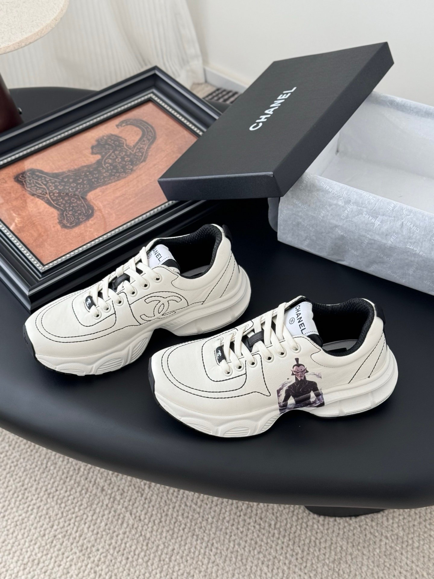 CHANEL Woman - Image 4