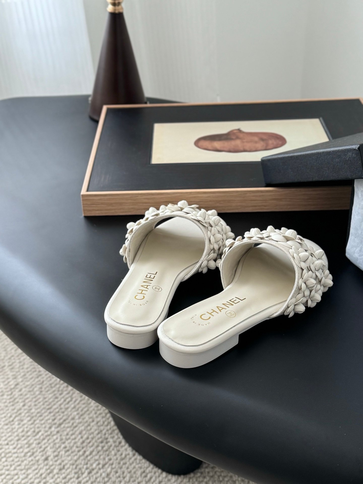 CHANEL Woman - Image 4