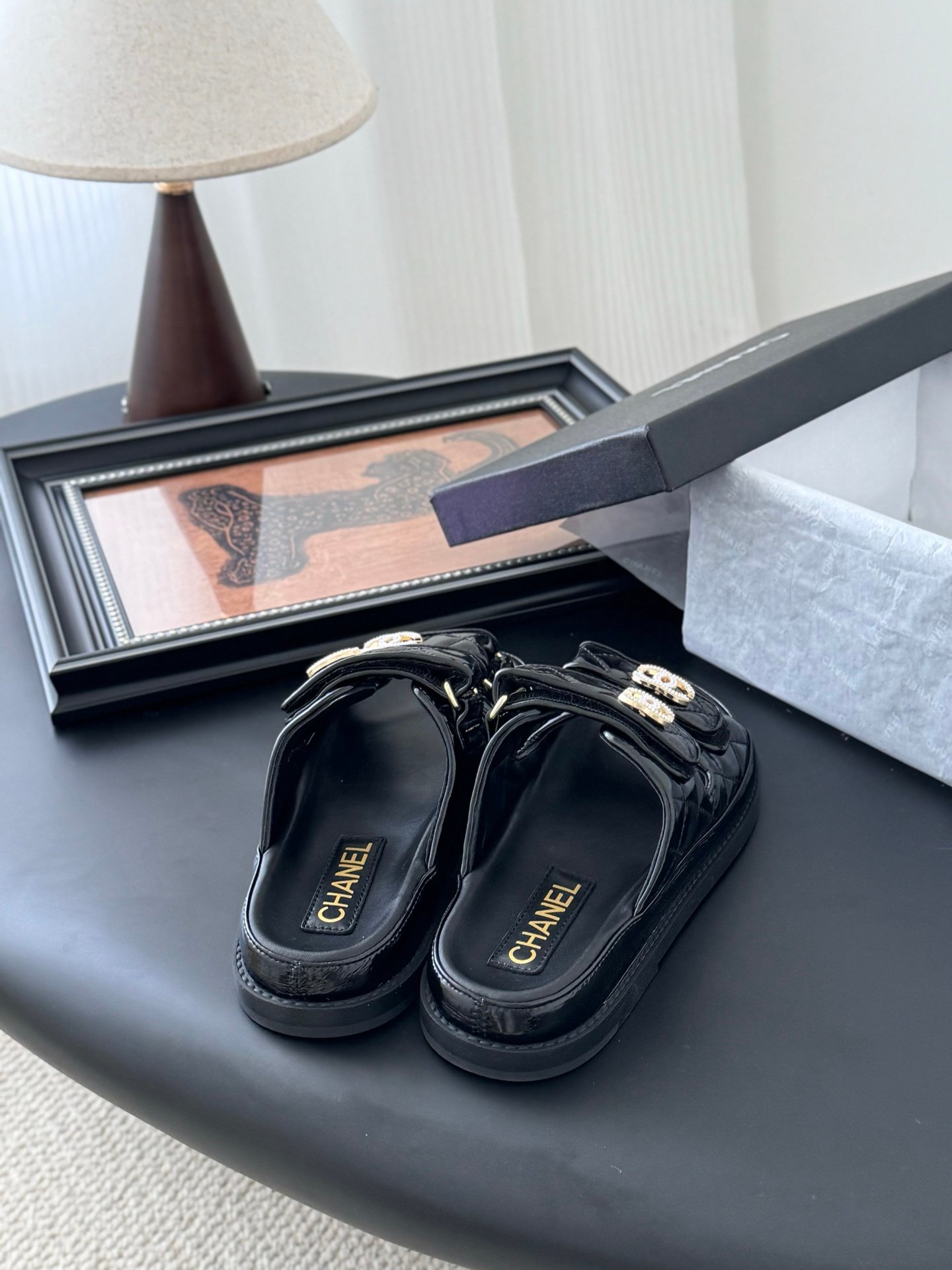 CHANEL Woman - Image 4