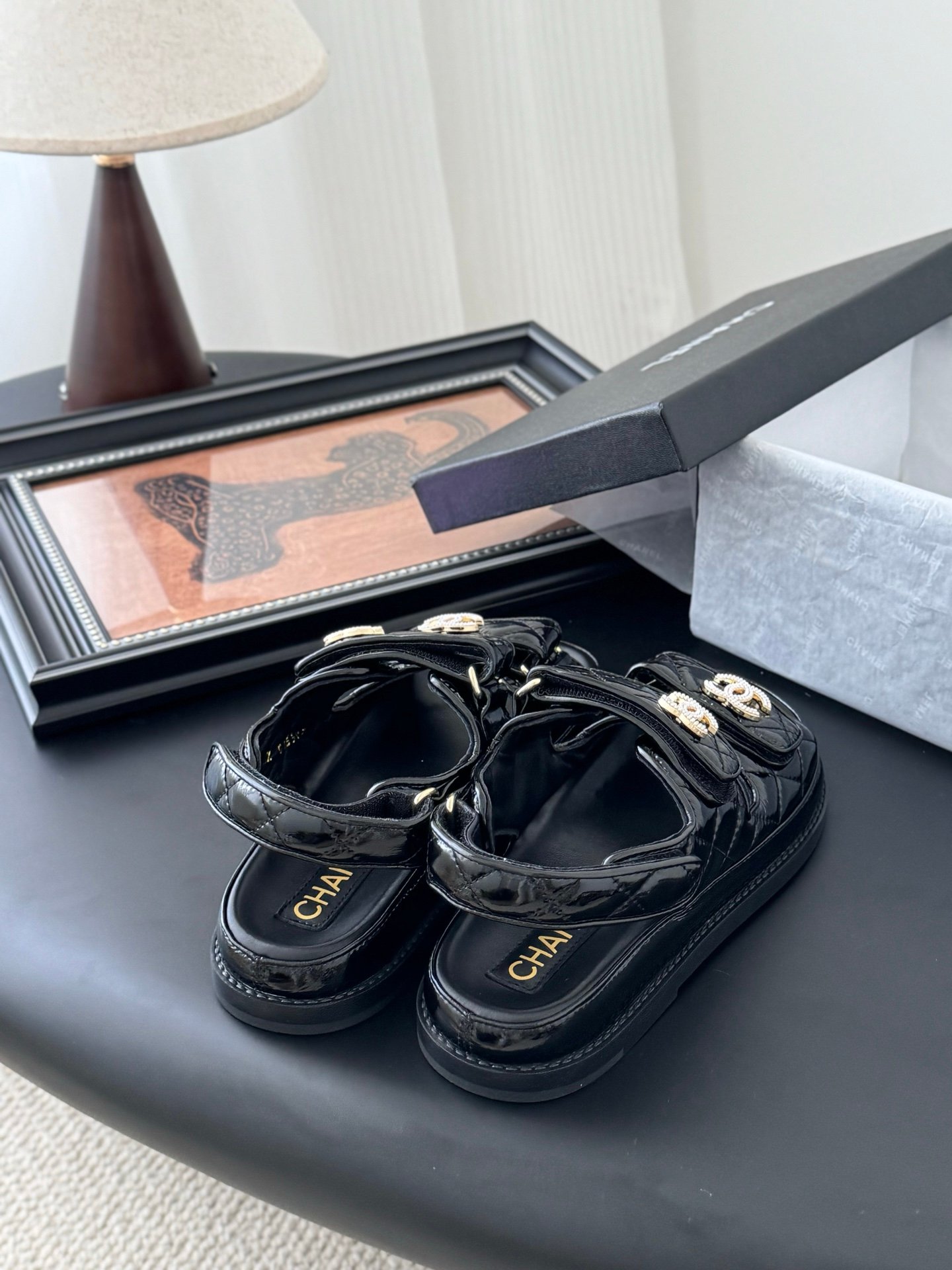 CHANEL Woman - Image 4