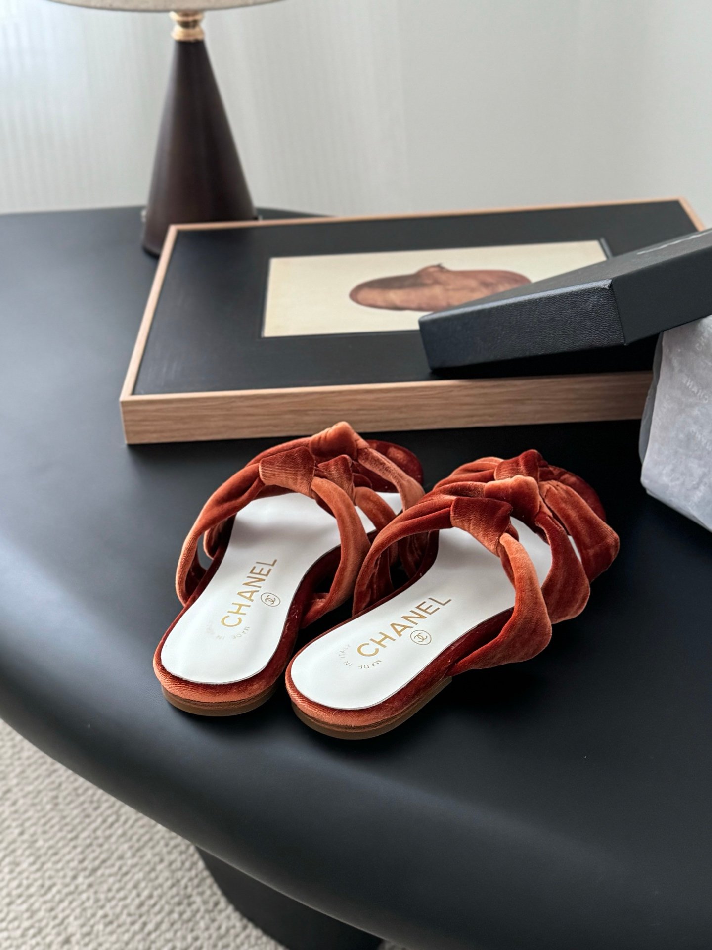 CHANEL Woman - Image 4