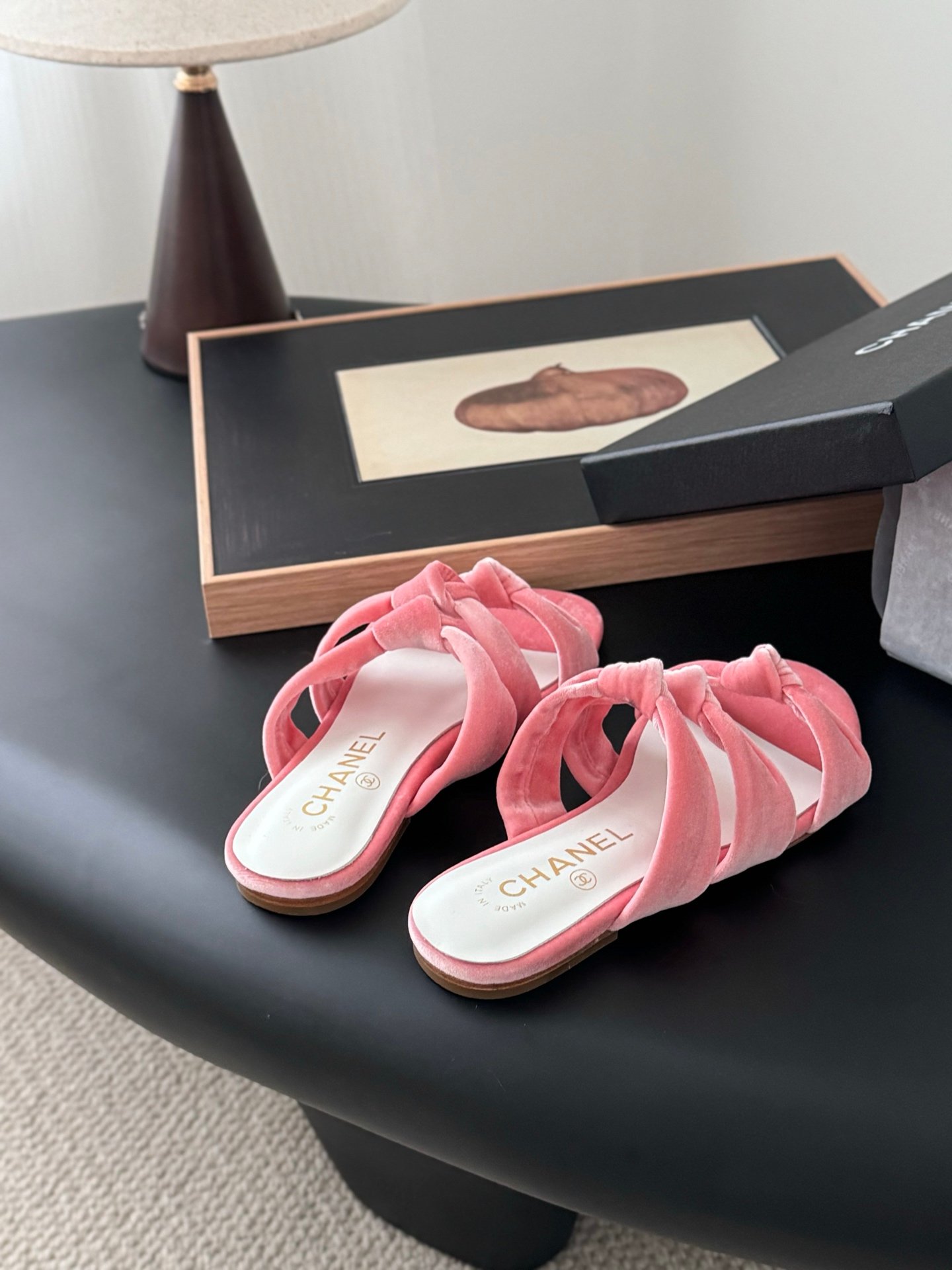 CHANEL Woman - Image 4