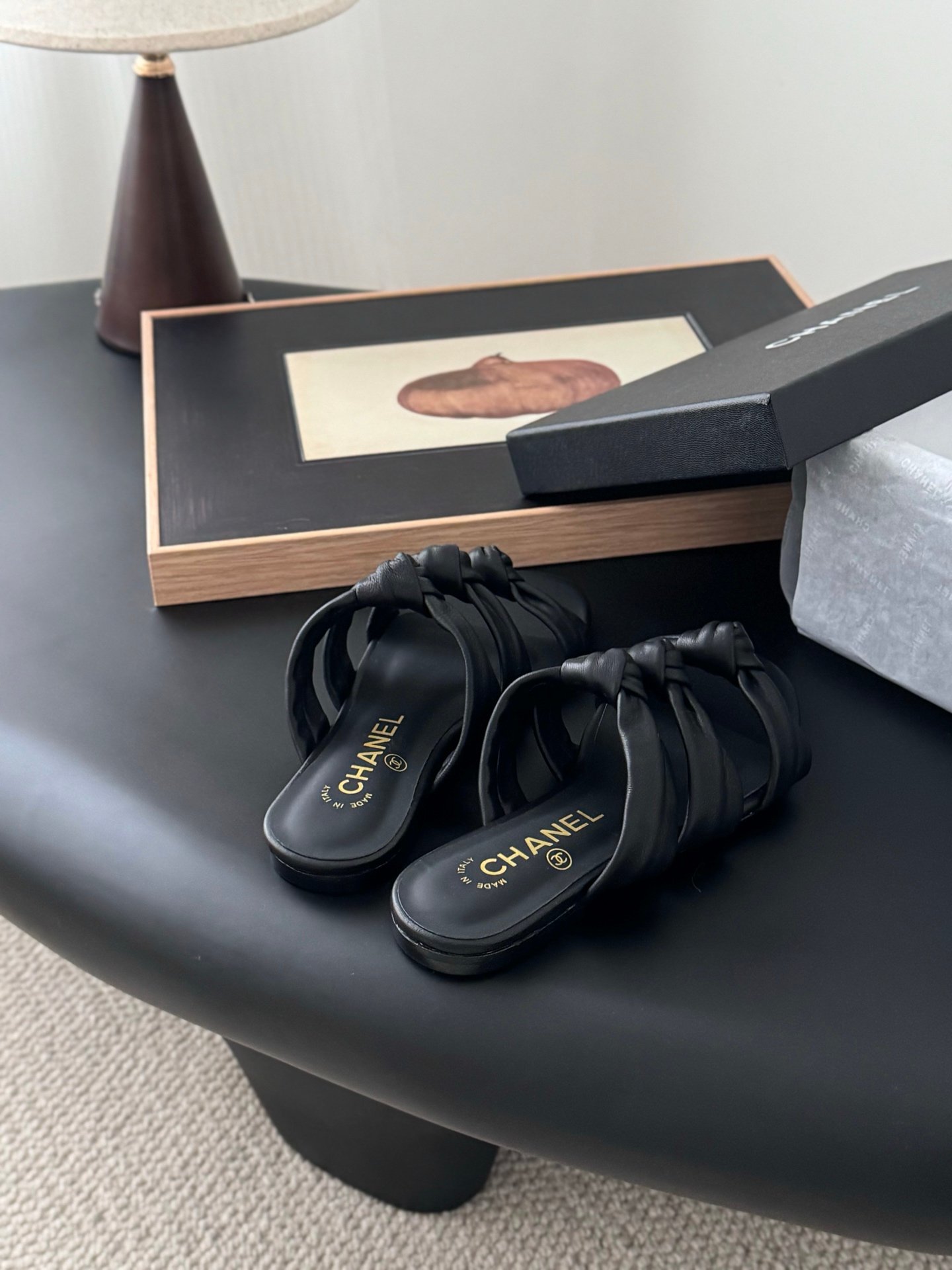 CHANEL Woman - Image 4