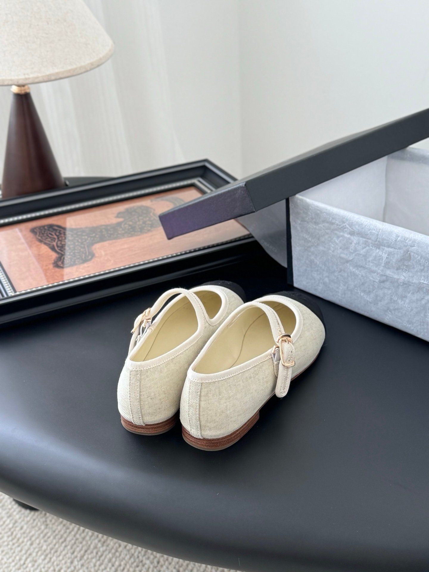 CHANEL Woman - Image 4