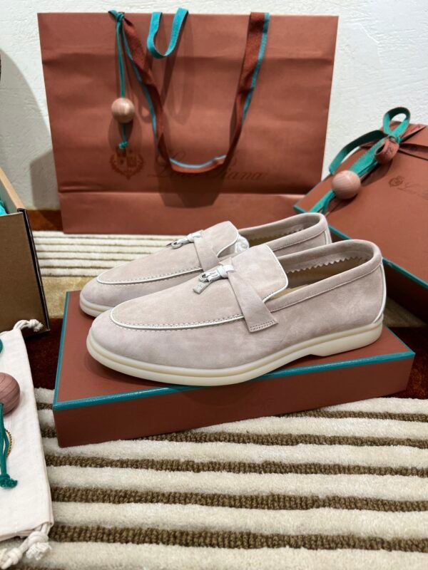 Loro Piana woman - Image 4