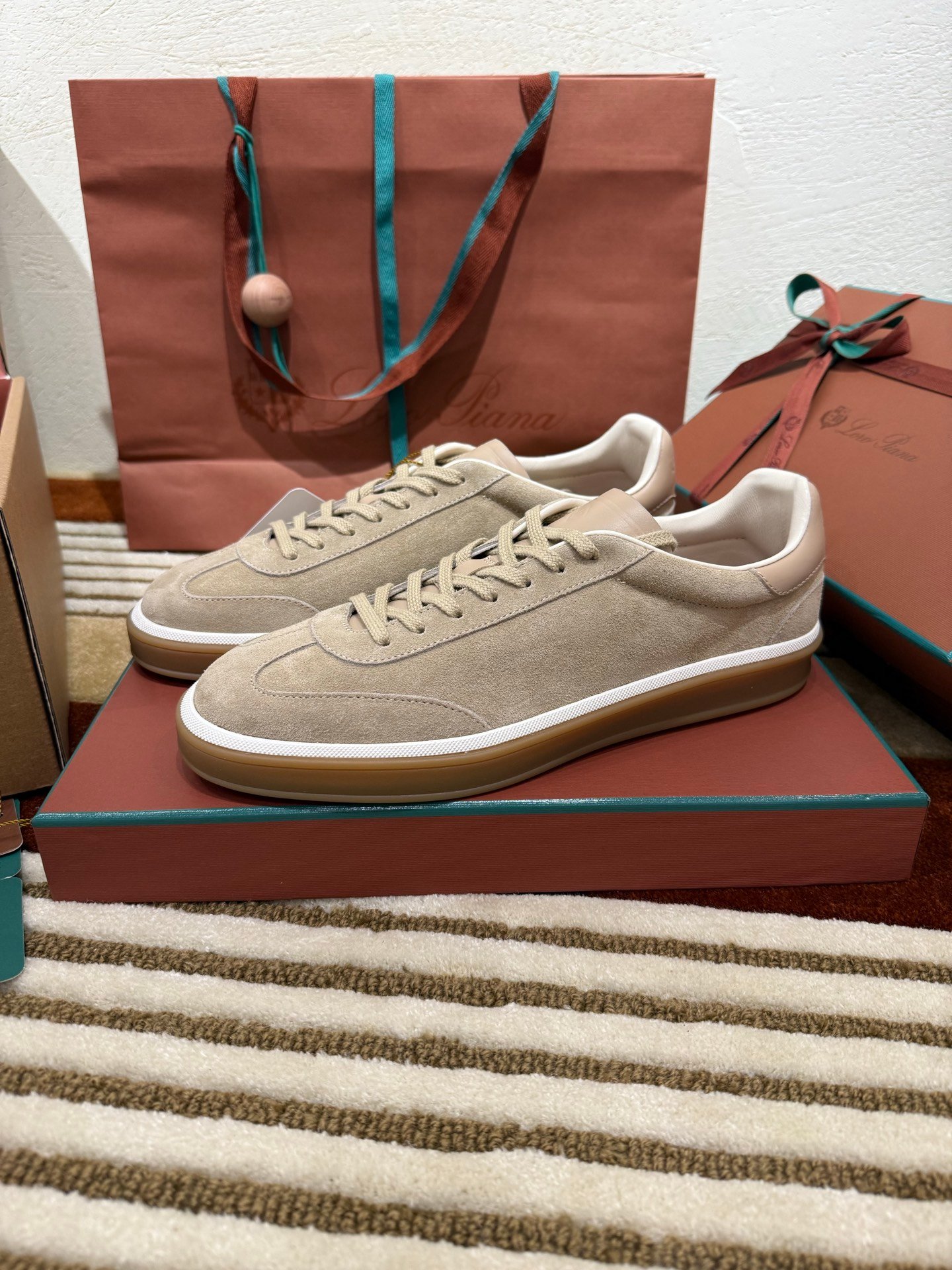 Loro Piana woman - Image 4