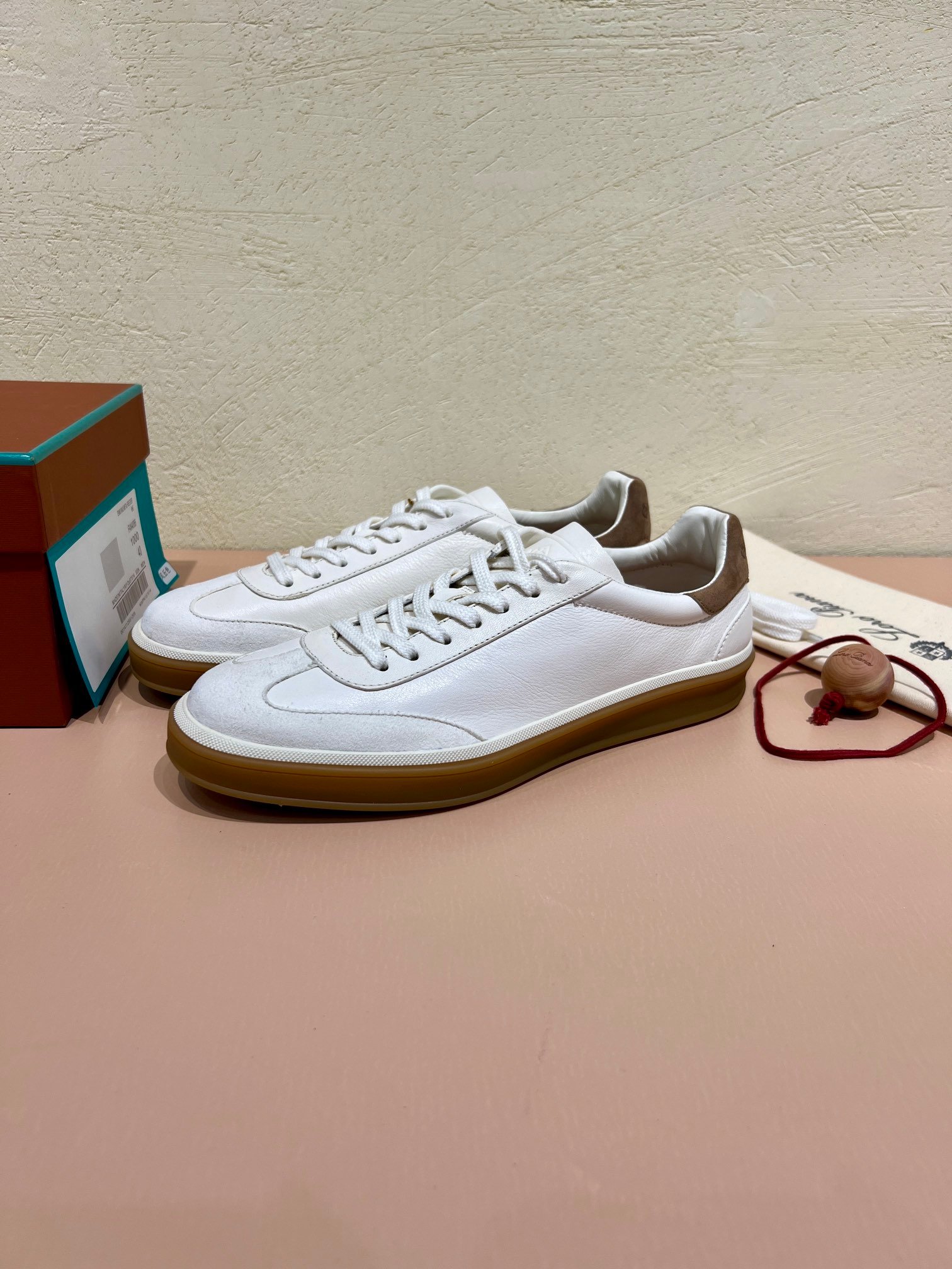 Loro Piana woman - Image 4