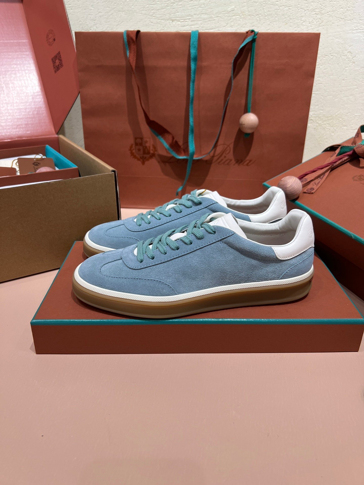 Loro Piana woman - Image 4