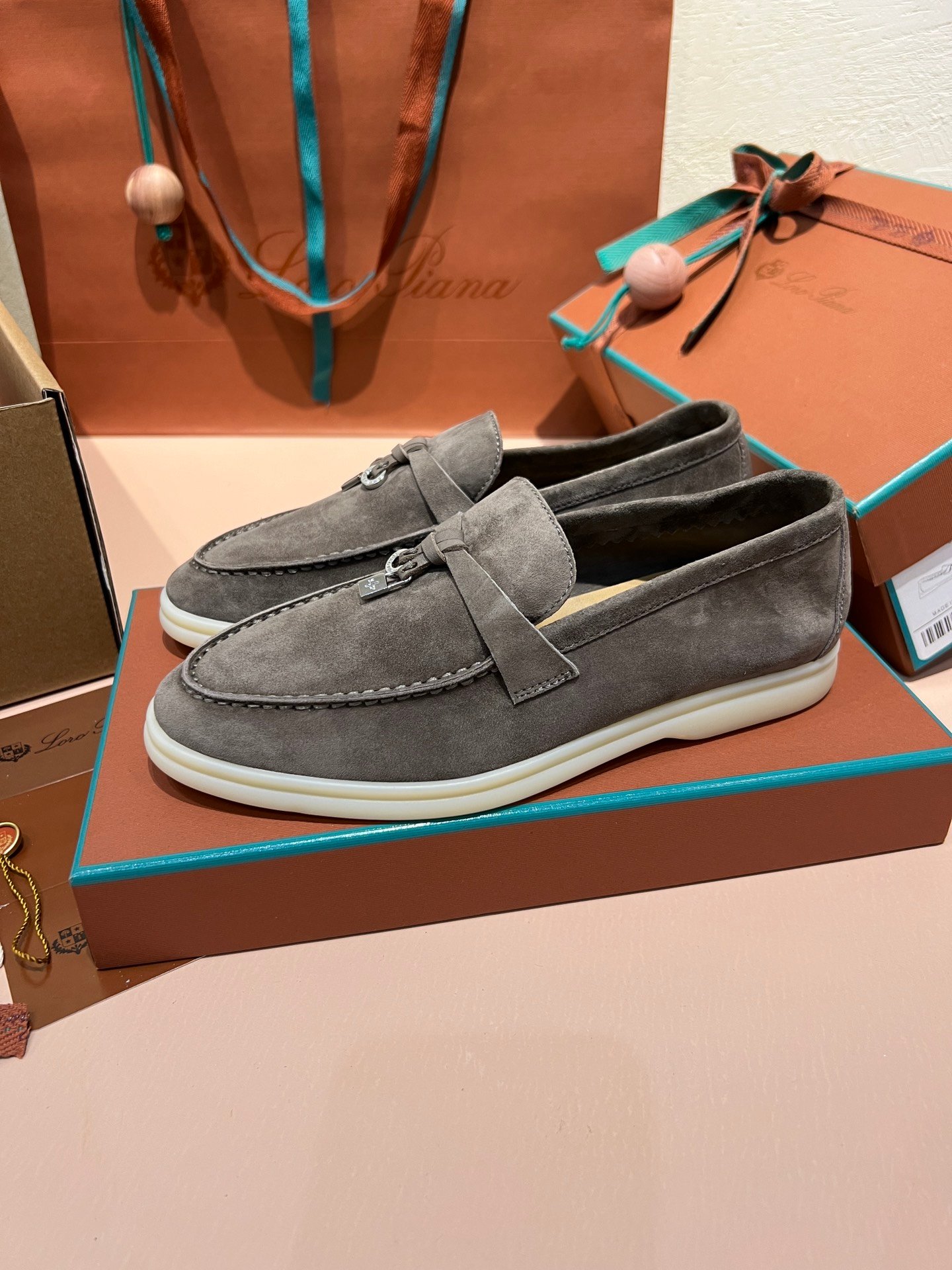 Loro Piana woman - Image 4