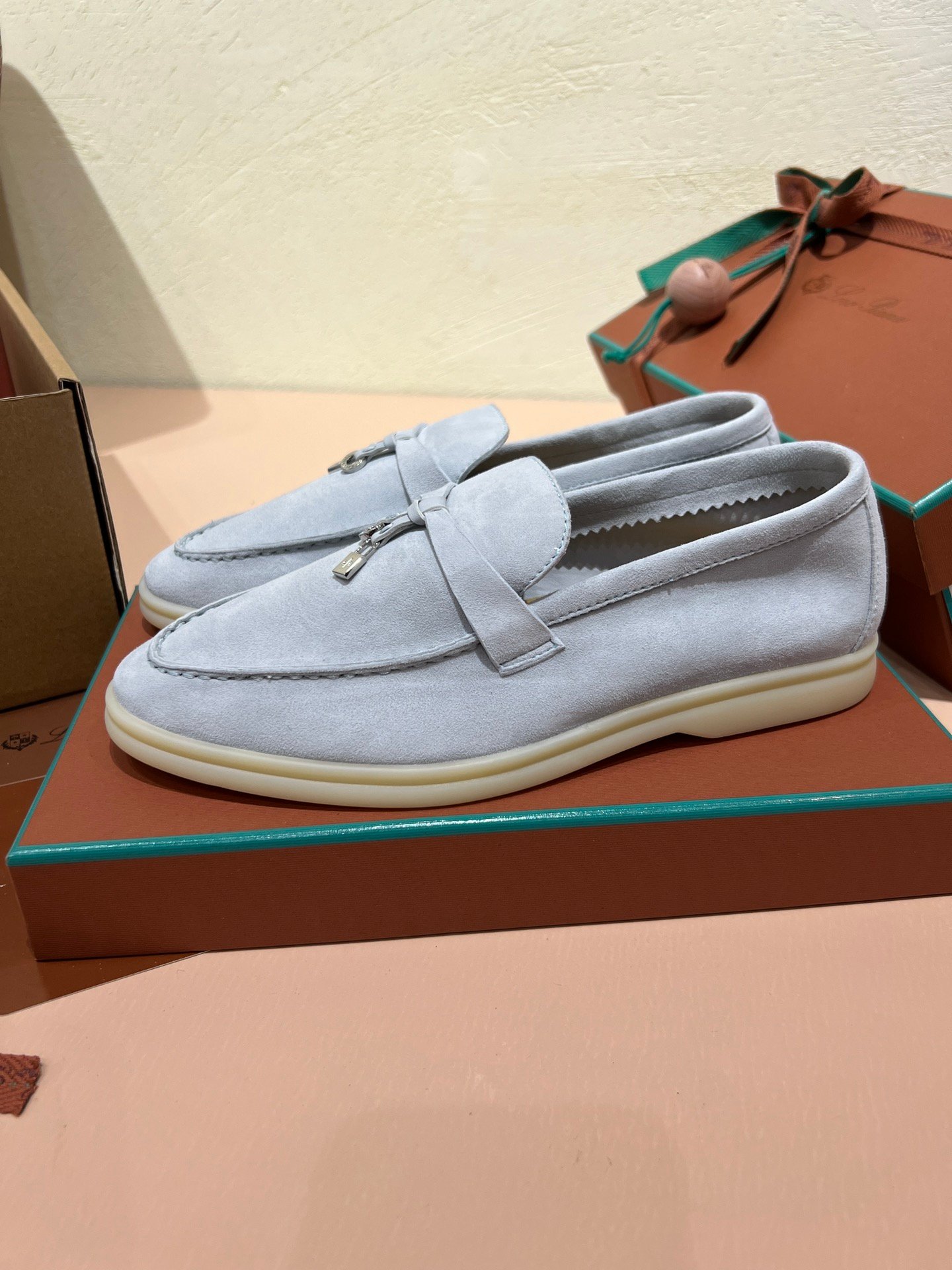 Loro Piana woman - Image 4