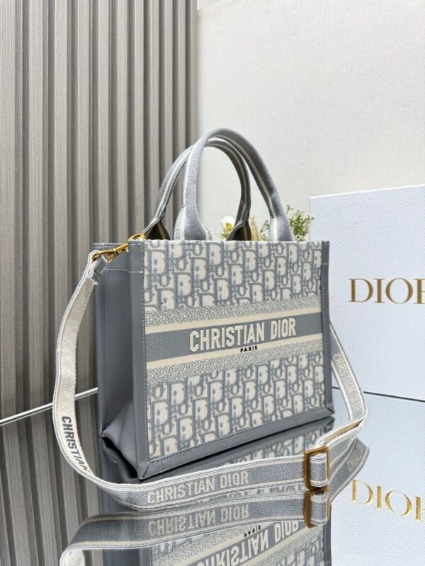 DIOR - Image 4