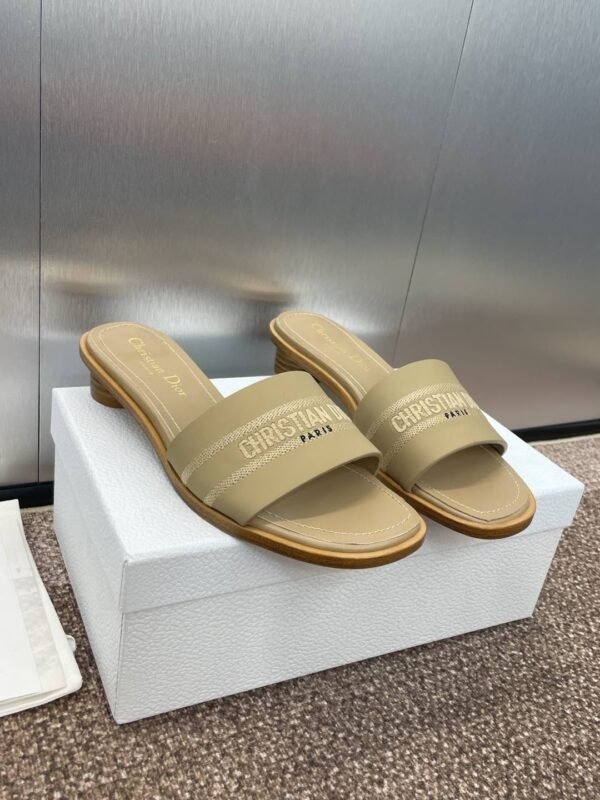 Dior women - Image 6