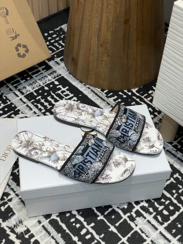 Dior women