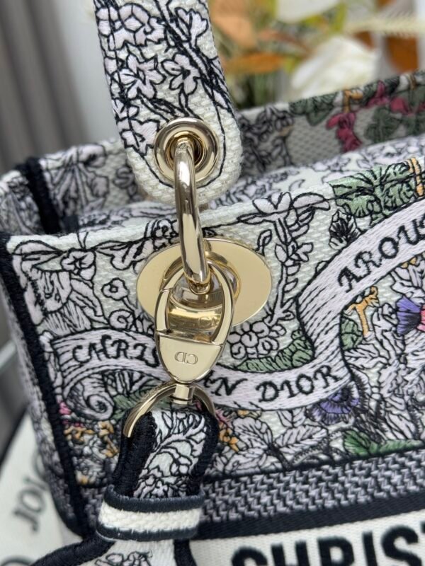 DIOR - Image 4