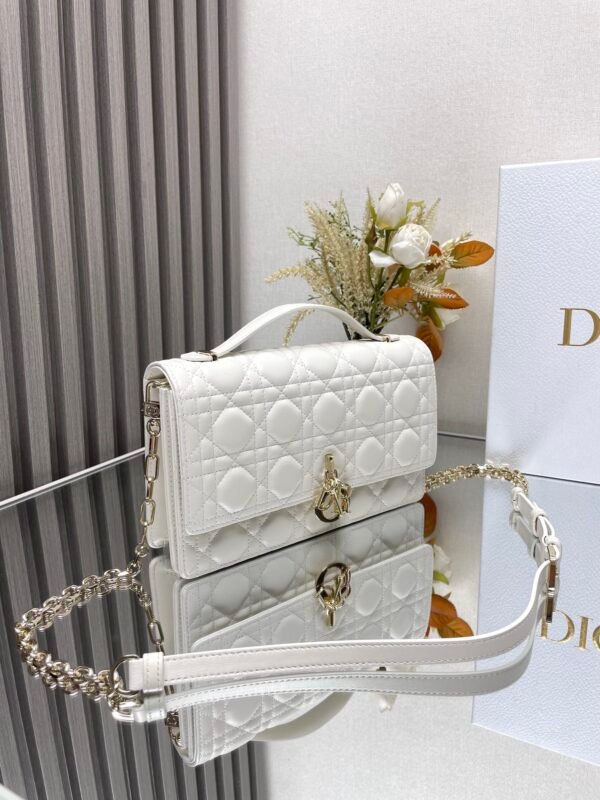 DIOR - Image 4