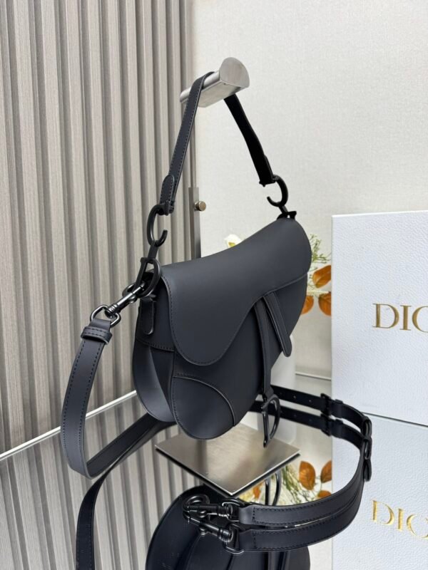 DIOR - Image 4