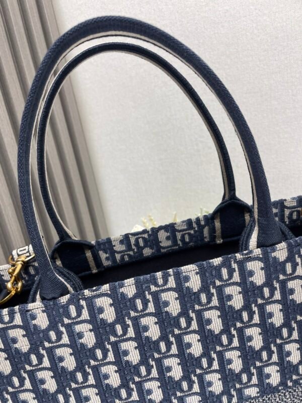 DIOR - Image 4