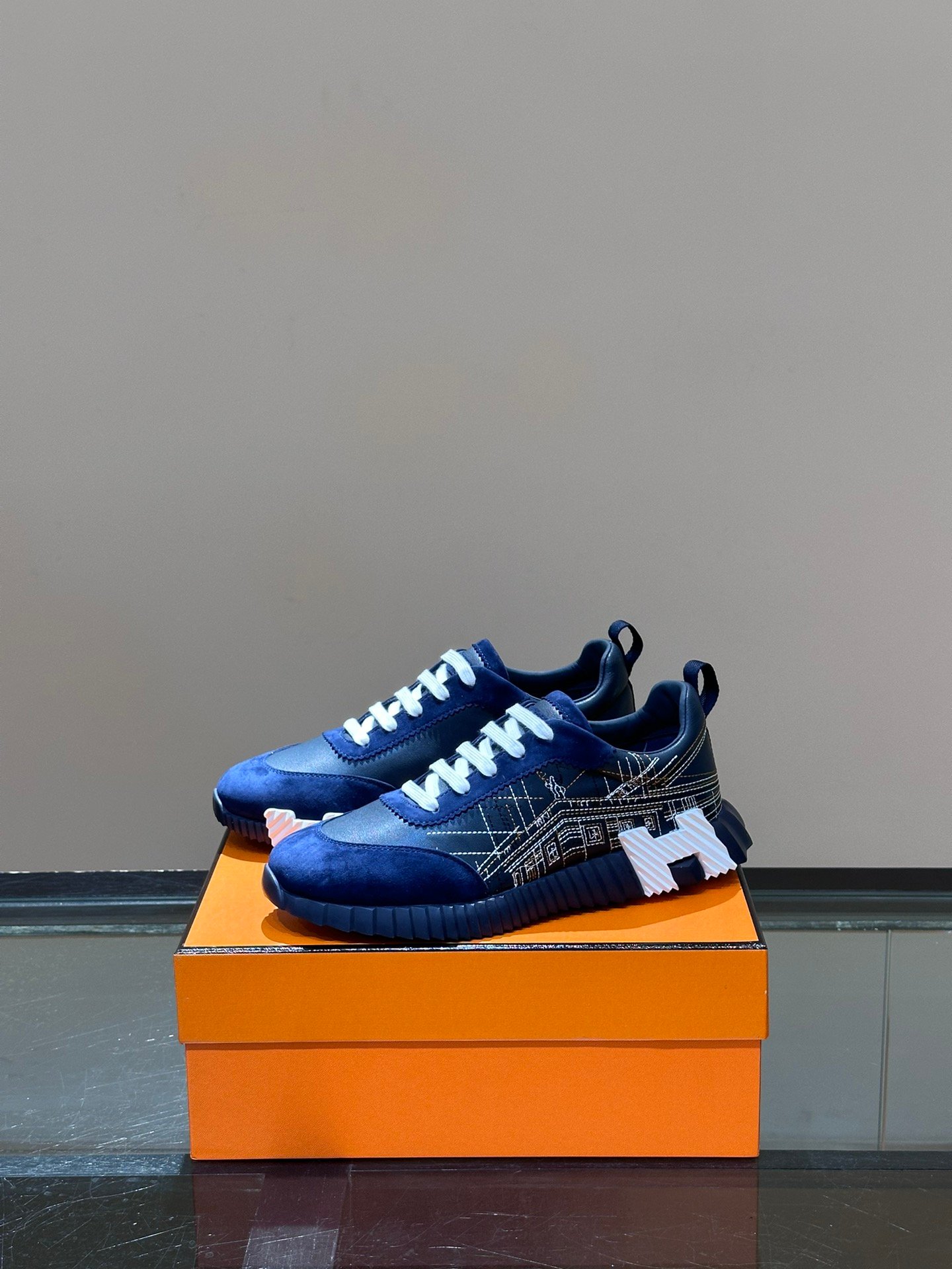 HERMES Man - Image 4