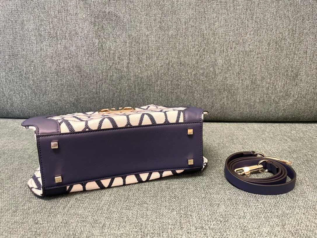 Valentino Bag - Image 5