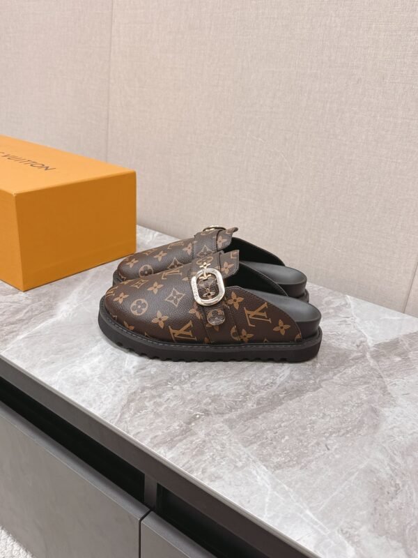 LV women - Image 6